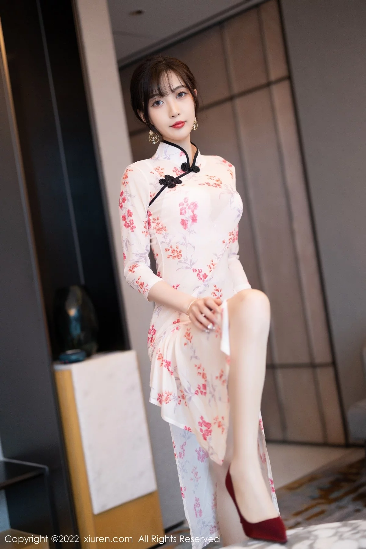 [[XiuRen秀人网]秀人网]No.5366_模特林星阑厦门旅拍脱轻透旗袍露蕾丝内衣配超薄肉丝诱惑写真84P