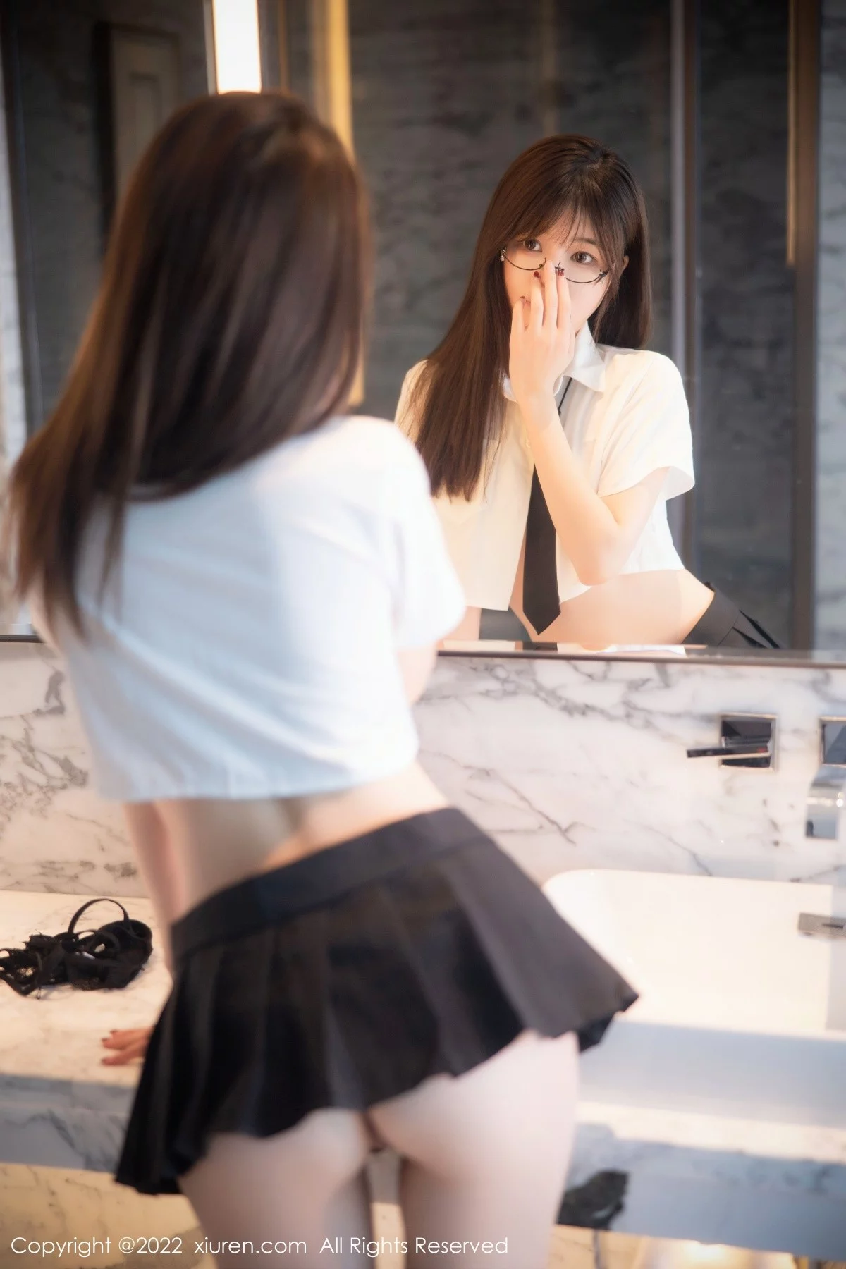 [[XiuRen秀人网]秀人网]No.5365_模特婠婠么性感学妹制服白色短T配黑短裙秀曼妙身姿诱惑写真98P