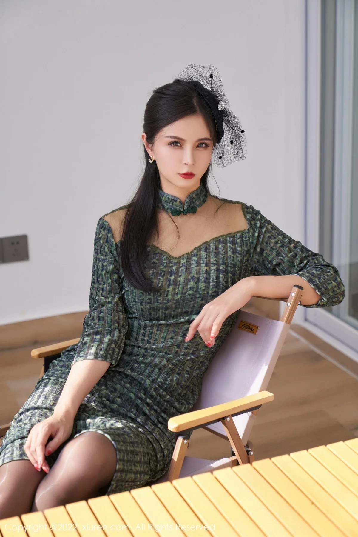 [[XiuRen秀人网]秀人网]No.5373_模特小蛮妖Yummy暗绿色连衣裙配超薄黑丝露性感内衣诱惑写真77P