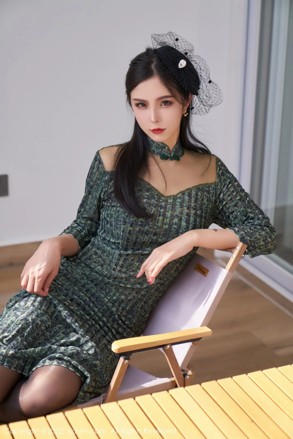 [[XiuRen秀人网]秀人网]No.5373_模特小蛮妖Yummy暗绿色连衣裙配超薄黑丝露性感内衣诱惑写真77P