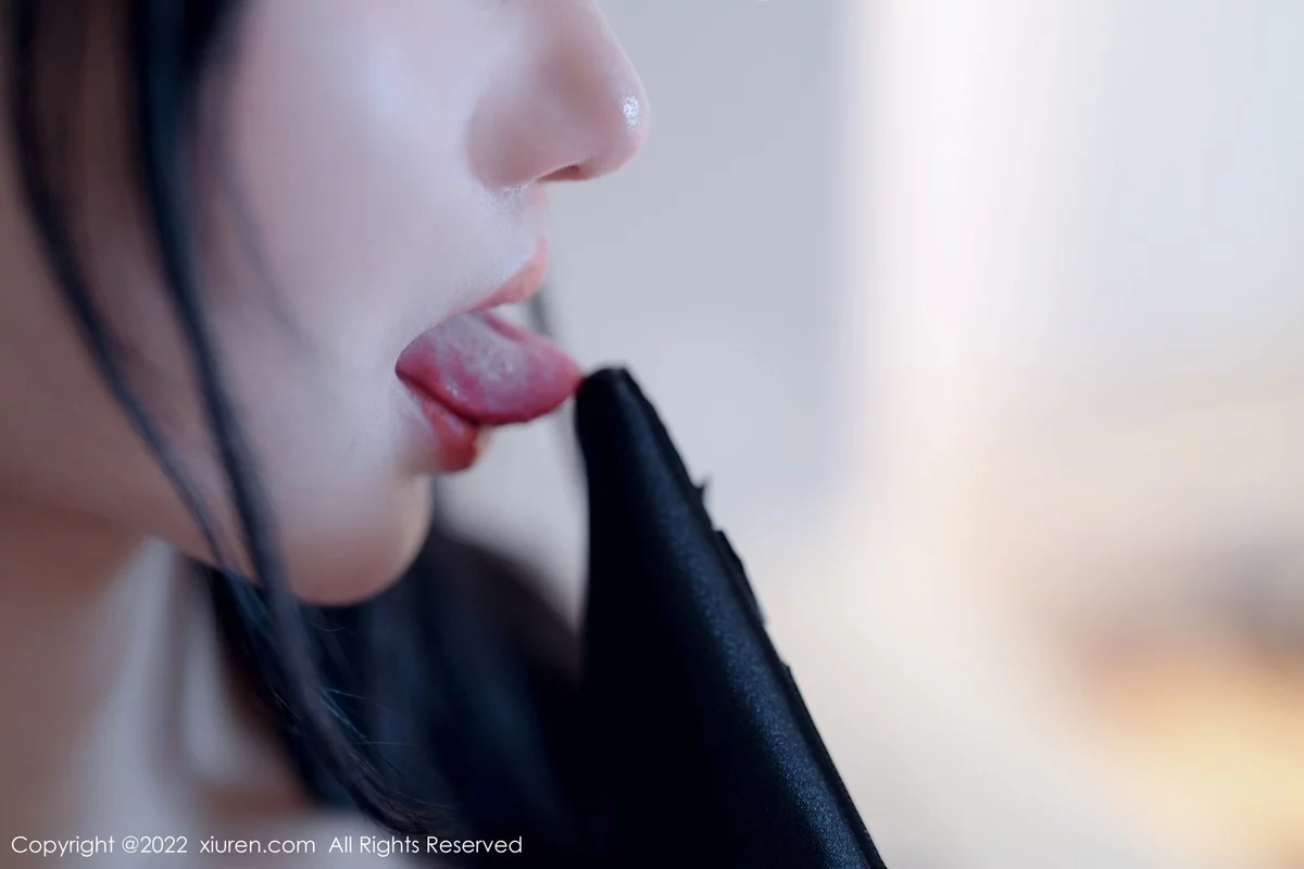 [[XiuRen秀人网]秀人网]No.5369_女神小果冻儿大理旅拍黑色皮质情趣服饰配蕾丝袜撩人诱惑写真76P