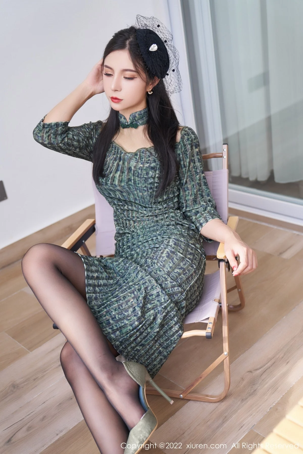 [[XiuRen秀人网]秀人网]No.5373_模特小蛮妖Yummy暗绿色连衣裙配超薄黑丝露性感内衣诱惑写真77P