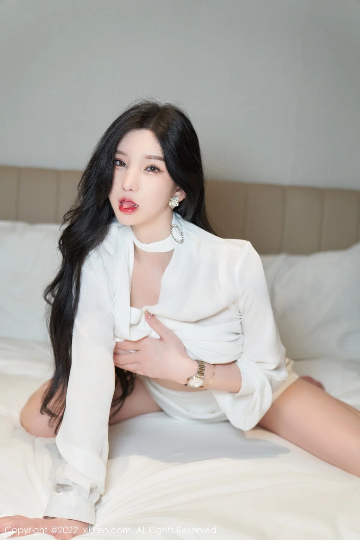 [[XiuRen秀人网]秀人网]No.5381_女神周于希Sally私房简约白色服半脱露蕾丝内裤秀翘臀诱惑写真77P