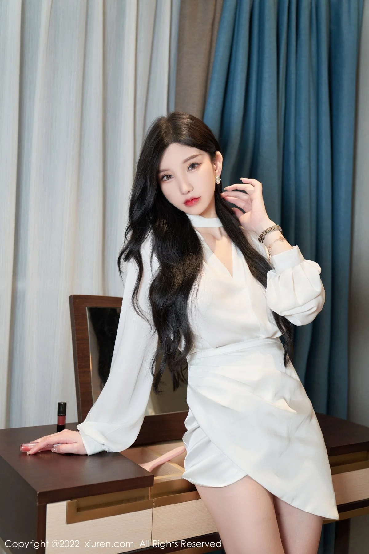 [[XiuRen秀人网]秀人网]No.5381_女神周于希Sally私房简约白色服半脱露蕾丝内裤秀翘臀诱惑写真77P