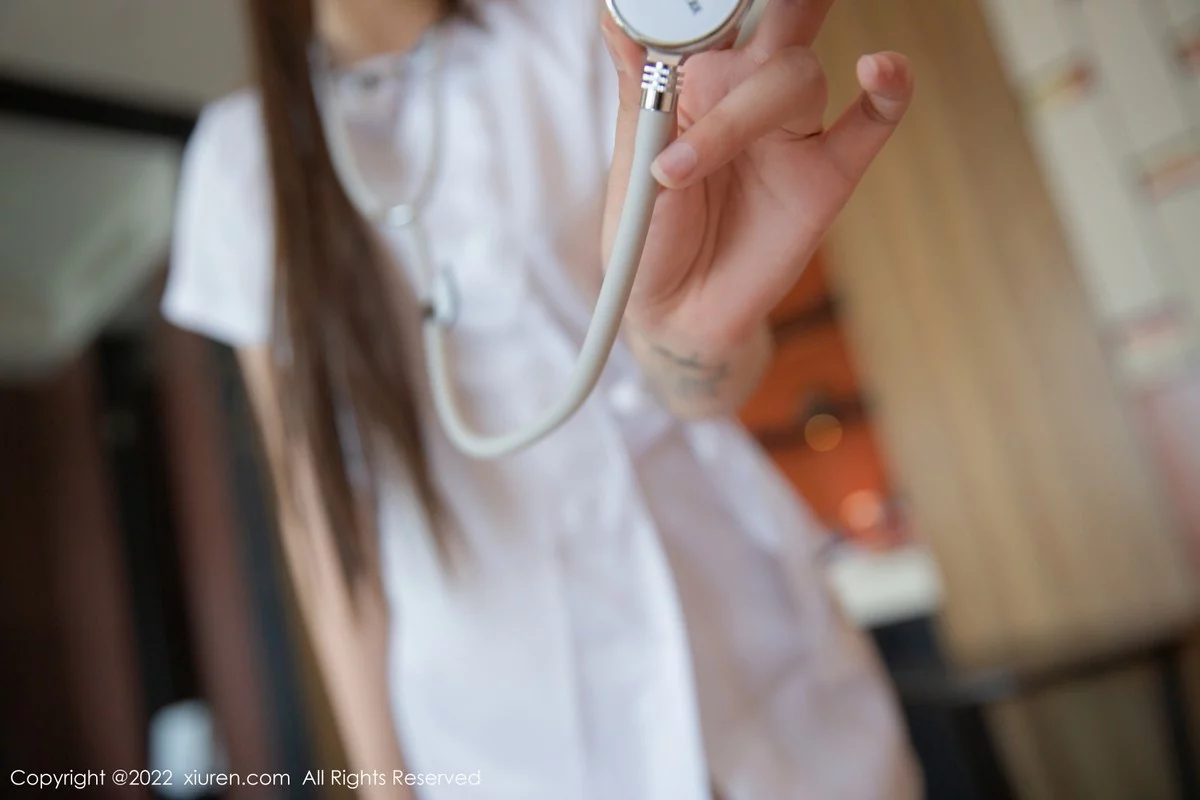 [[XiuRen秀人网]秀人网]No.5375_模特江真真性感白色护士服饰配超薄开档无内肉丝惹火诱惑写真71P