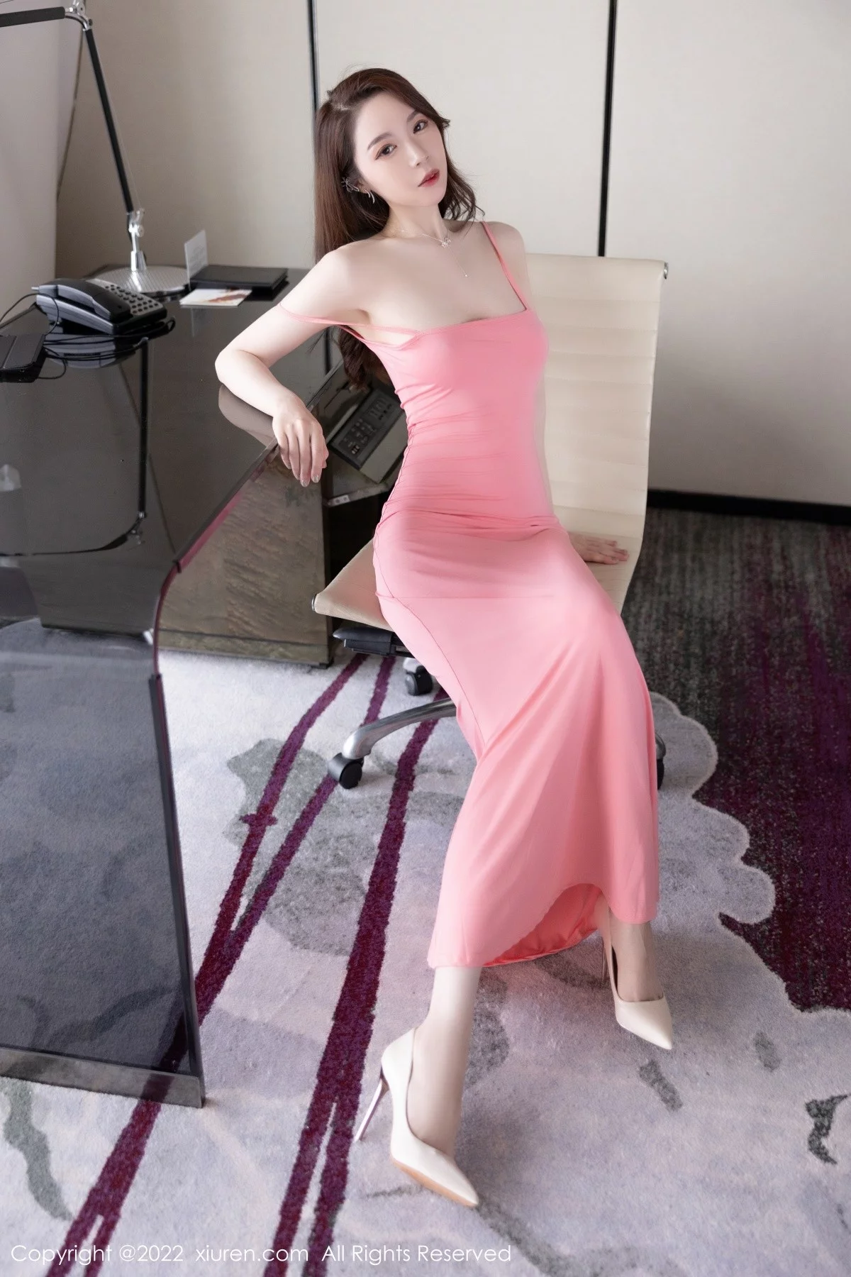 [[XiuRen秀人网]秀人网]No.5379_模特梦心玥佛山心愿旅拍性感粉色吊带长裙秀高挑身材诱惑写真82P