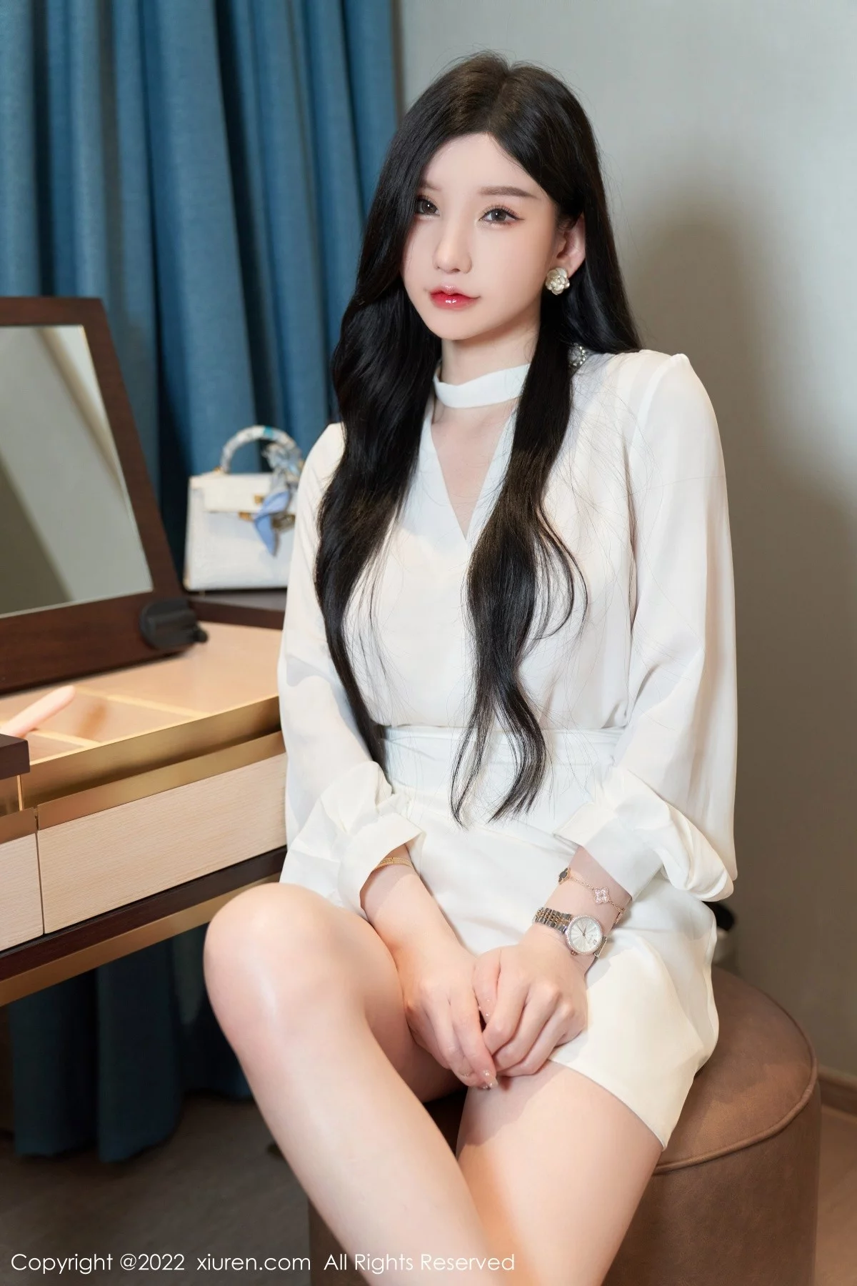 [[XiuRen秀人网]秀人网]No.5381_女神周于希Sally私房简约白色服半脱露蕾丝内裤秀翘臀诱惑写真77P