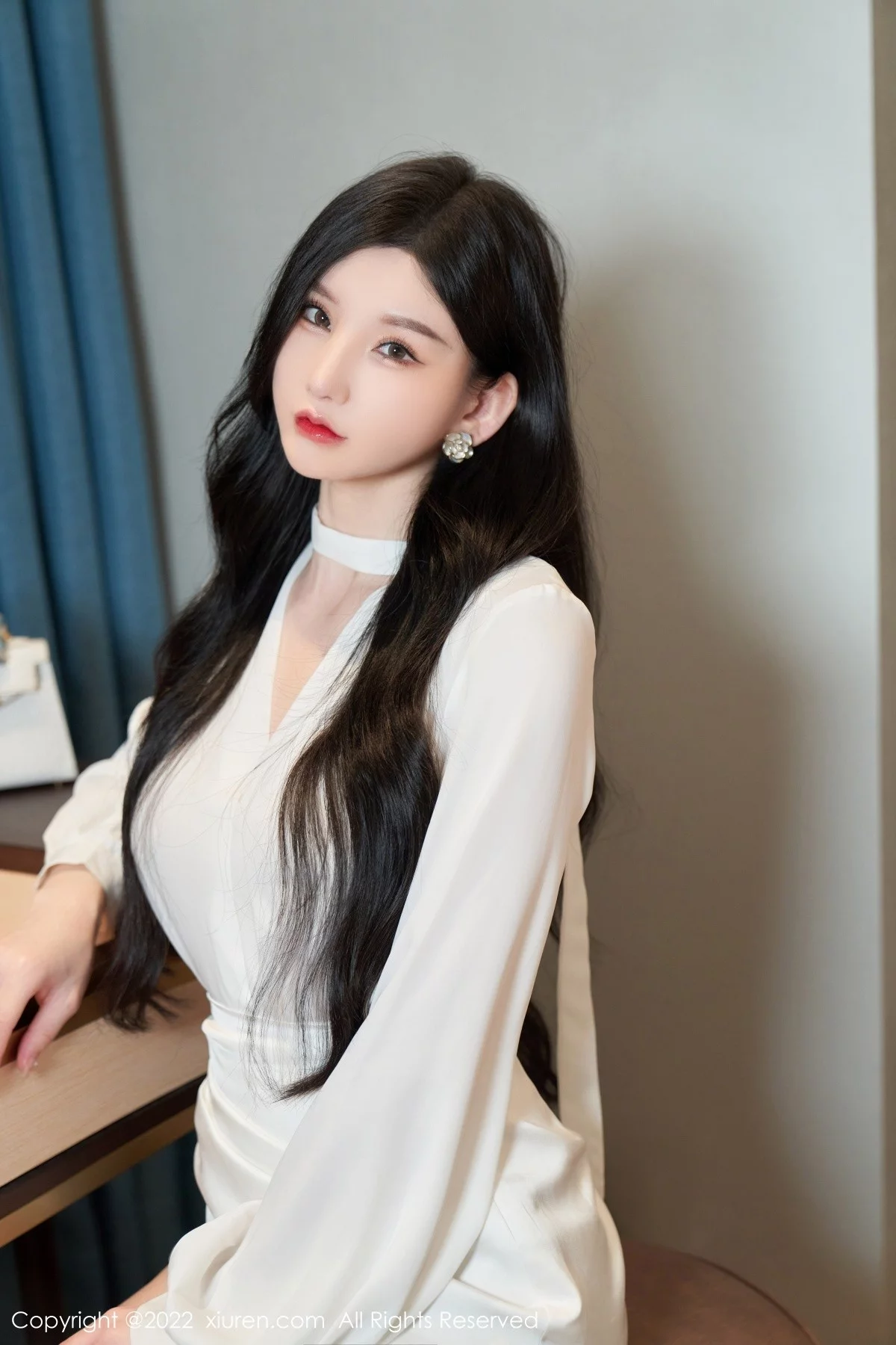 [[XiuRen秀人网]秀人网]No.5381_女神周于希Sally私房简约白色服半脱露蕾丝内裤秀翘臀诱惑写真77P