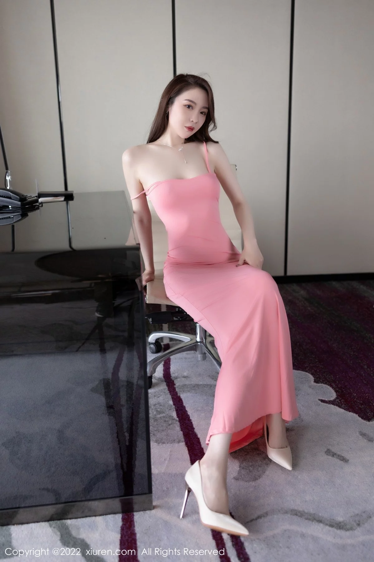 [[XiuRen秀人网]秀人网]No.5379_模特梦心玥佛山心愿旅拍性感粉色吊带长裙秀高挑身材诱惑写真82P