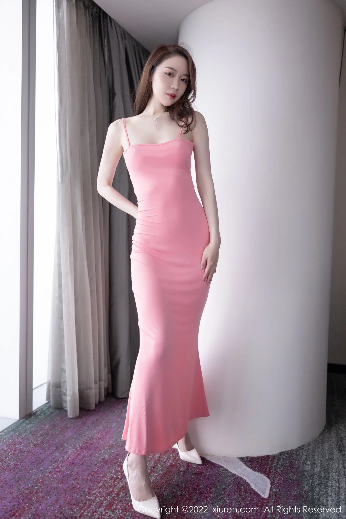 [[XiuRen秀人网]秀人网]No.5379_模特梦心玥佛山心愿旅拍性感粉色吊带长裙秀高挑身材诱惑写真82P