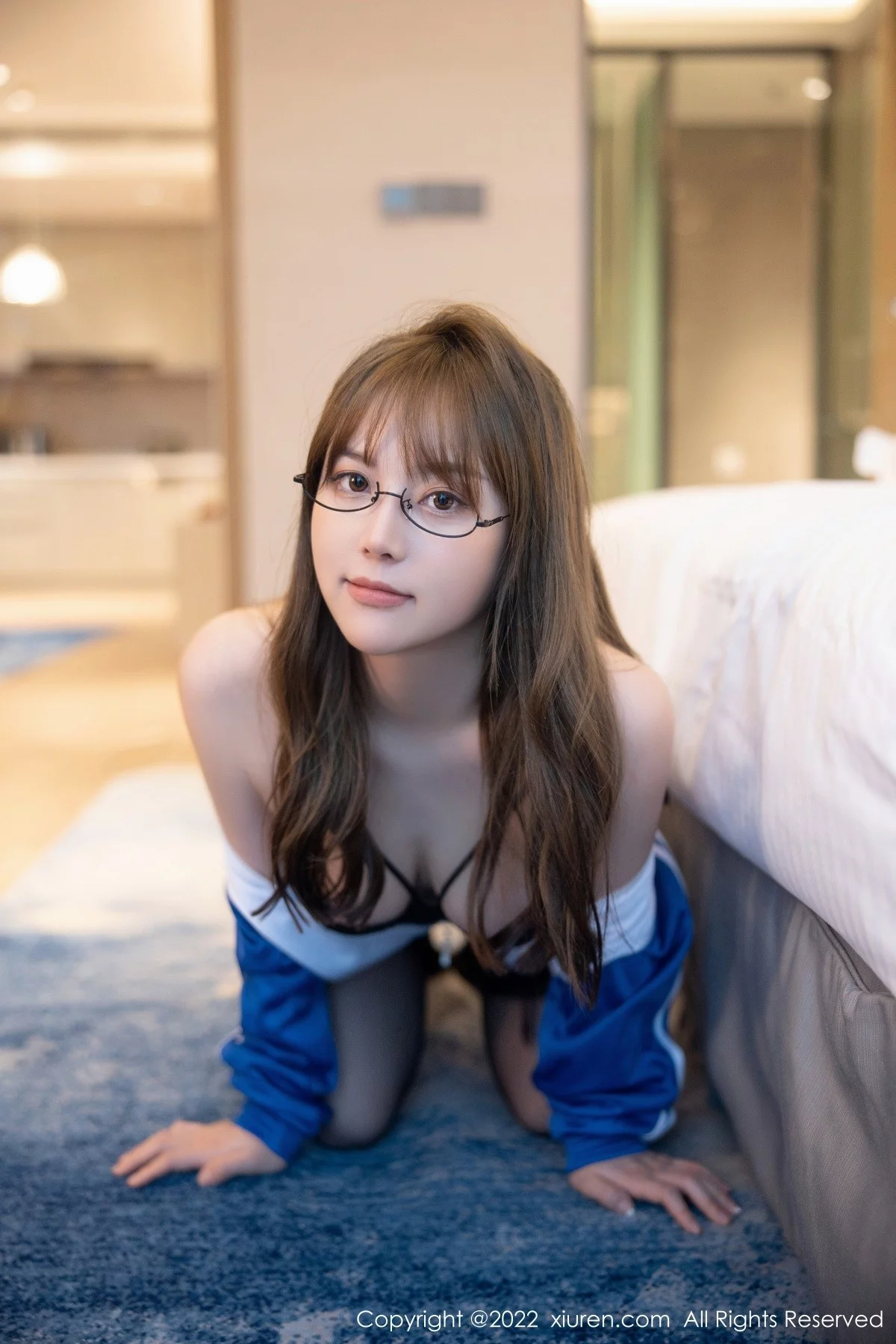 [[XiuRen秀人网]秀人网]No.5377_模特豆瓣酱性感学妹运动服露黑色蕾丝内衣秀丰满身材诱惑写真90P