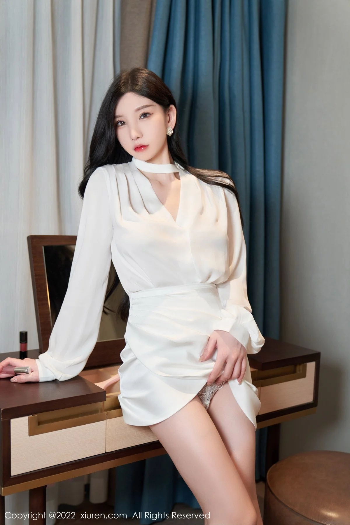 [[XiuRen秀人网]秀人网]No.5381_女神周于希Sally私房简约白色服半脱露蕾丝内裤秀翘臀诱惑写真77P