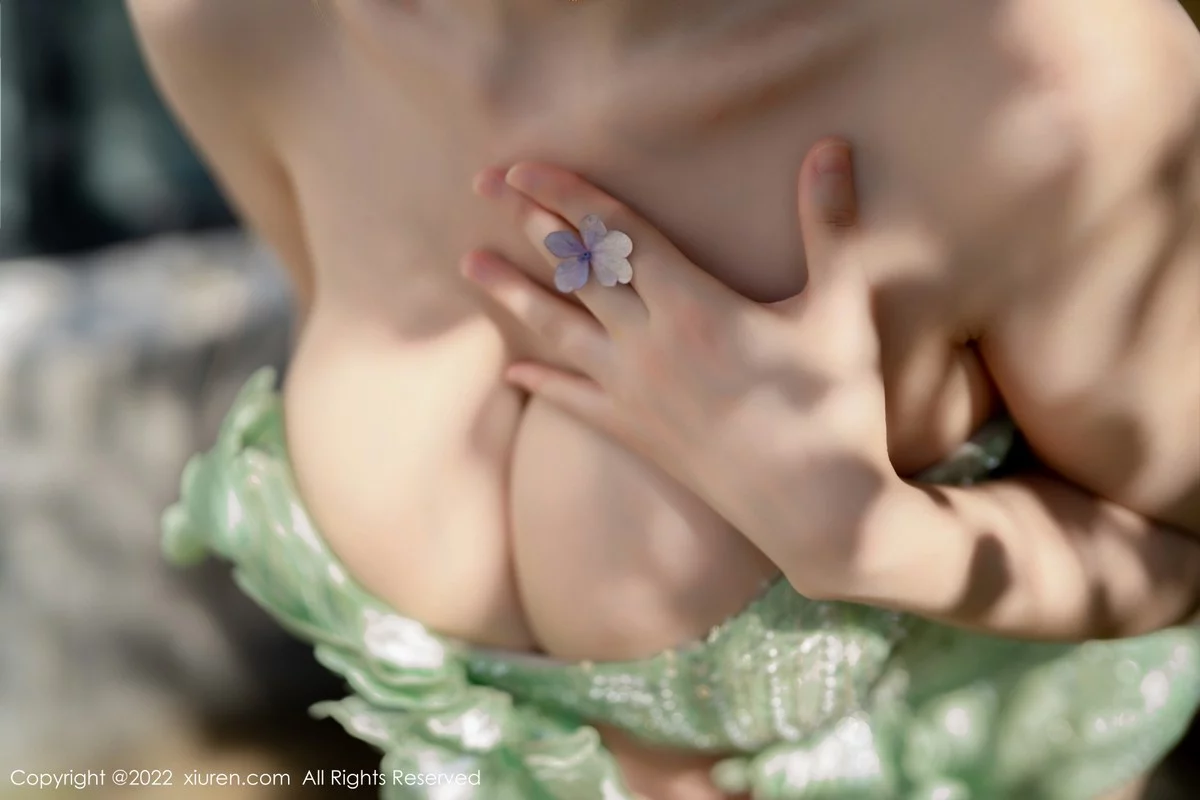 [[XiuRen秀人网]秀人网]No.5382_女神朱可儿Flora大理旅拍绿色精灵服饰低胸秀傲人豪乳诱惑写真68P