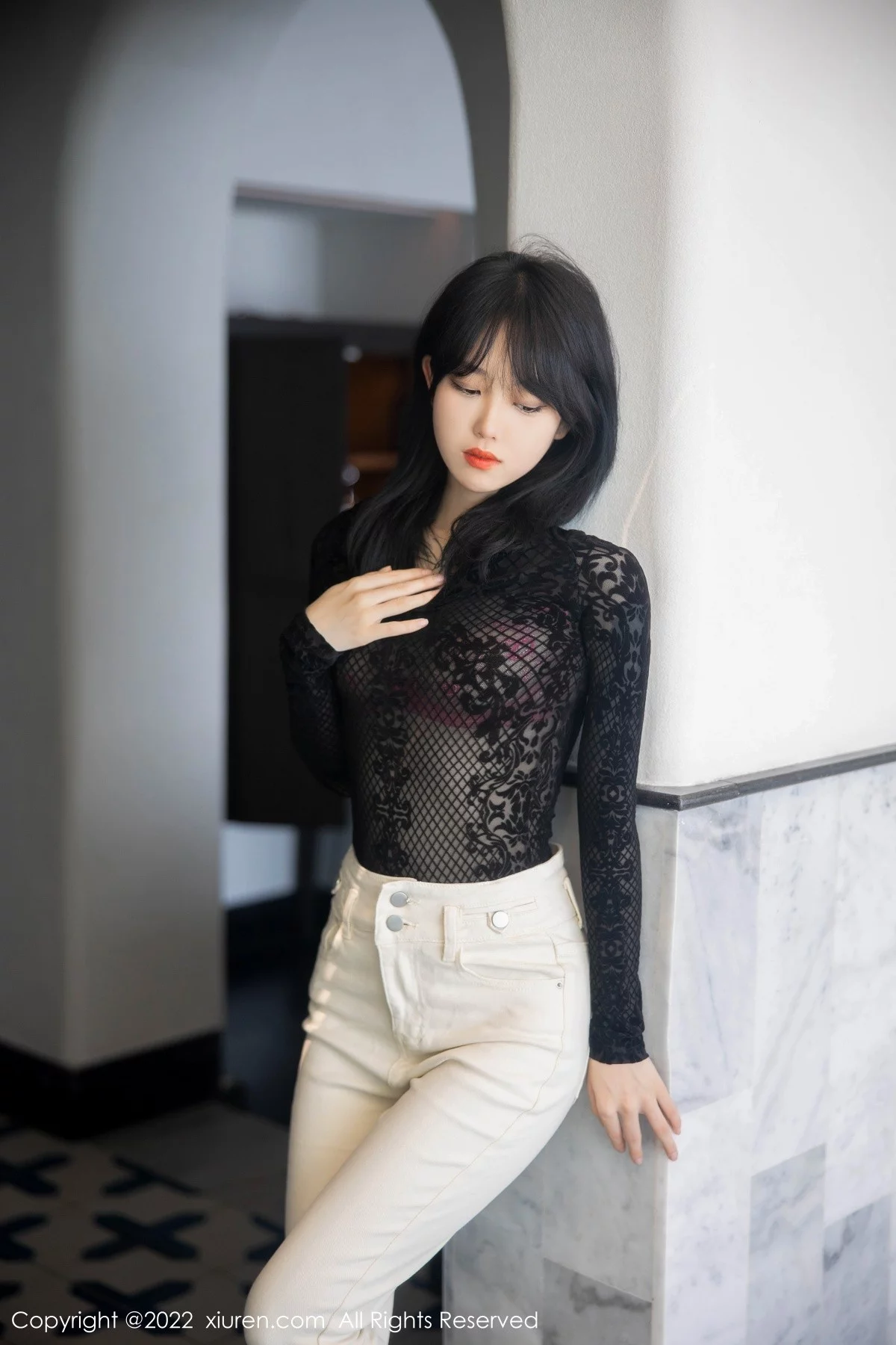 [[XiuRen秀人网]秀人网]No.5386_模特奶瓶大理旅拍黑色网纱上衣配白色长裤露粉色内衣诱惑写真98P