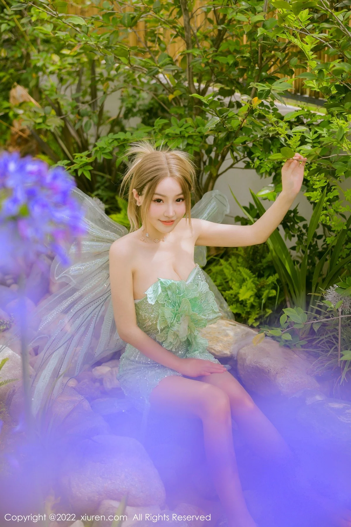 [[XiuRen秀人网]秀人网]No.5382_女神朱可儿Flora大理旅拍绿色精灵服饰低胸秀傲人豪乳诱惑写真68P