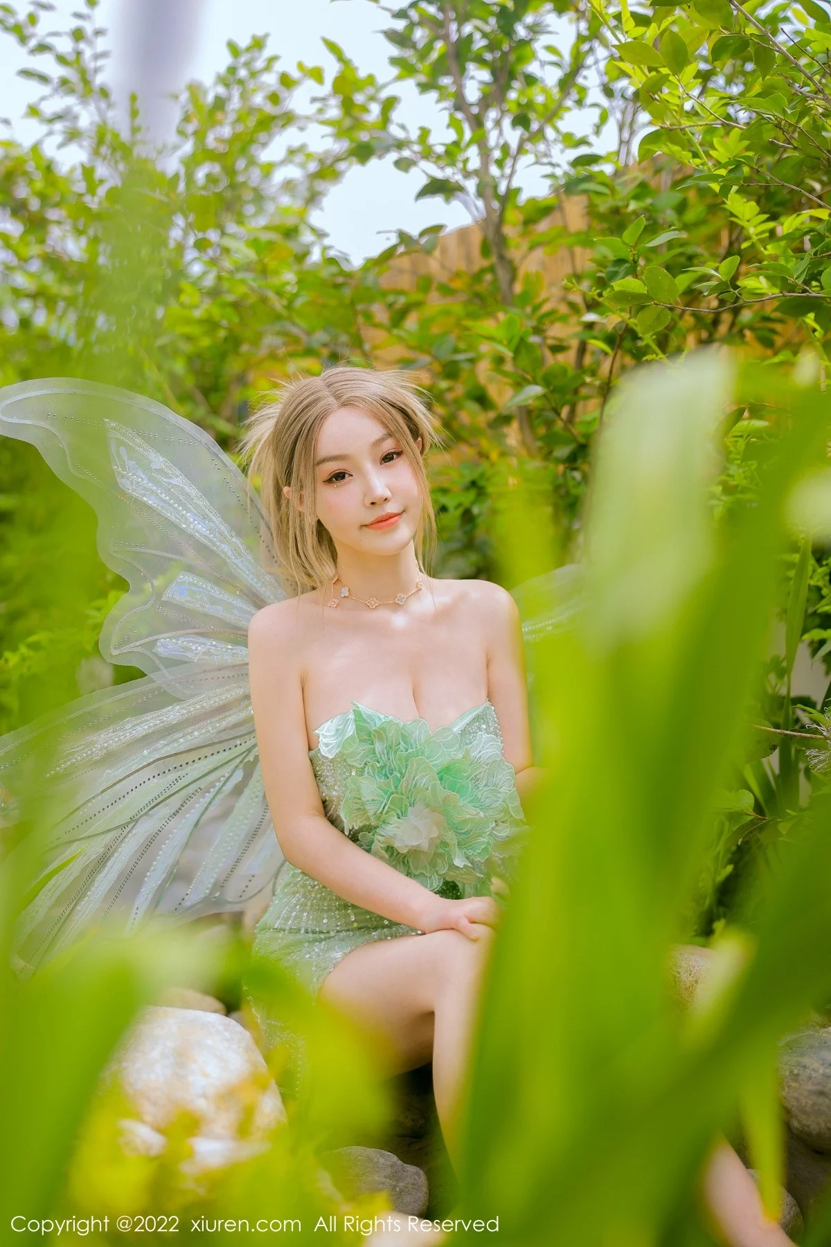 [[XiuRen秀人网]秀人网]No.5382_女神朱可儿Flora大理旅拍绿色精灵服饰低胸秀傲人豪乳诱惑写真68P