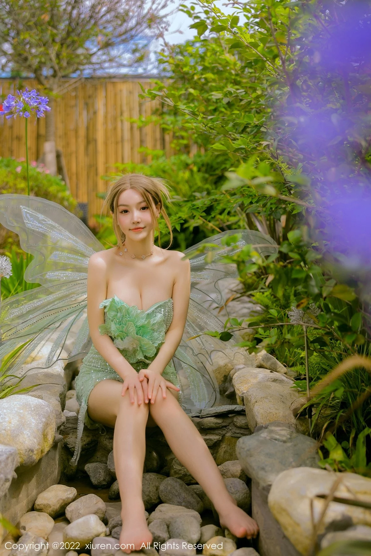 [[XiuRen秀人网]秀人网]No.5382_女神朱可儿Flora大理旅拍绿色精灵服饰低胸秀傲人豪乳诱惑写真68P