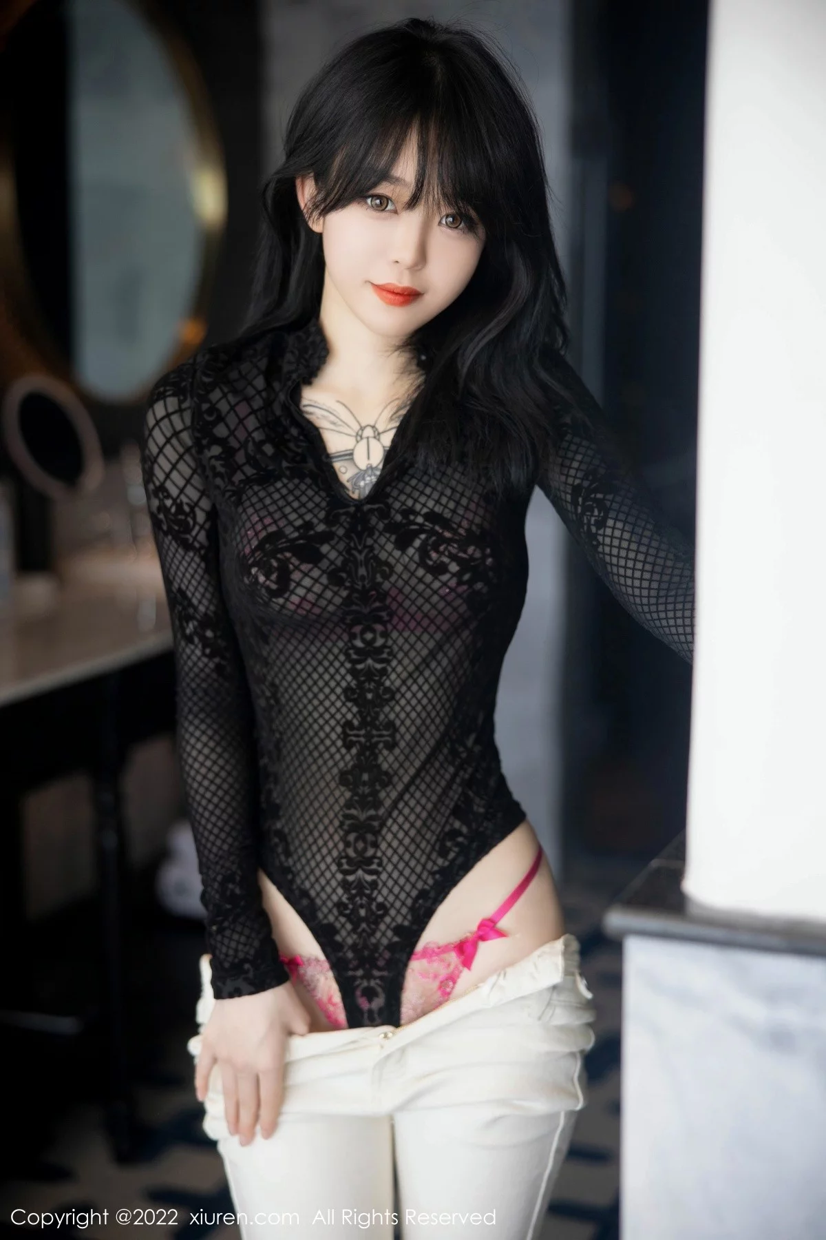 [[XiuRen秀人网]秀人网]No.5386_模特奶瓶大理旅拍黑色网纱上衣配白色长裤露粉色内衣诱惑写真98P