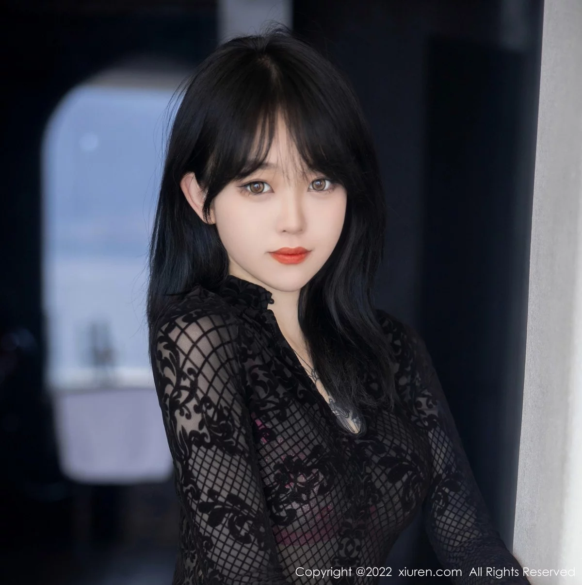 [[XiuRen秀人网]秀人网]No.5386_模特奶瓶大理旅拍黑色网纱上衣配白色长裤露粉色内衣诱惑写真98P