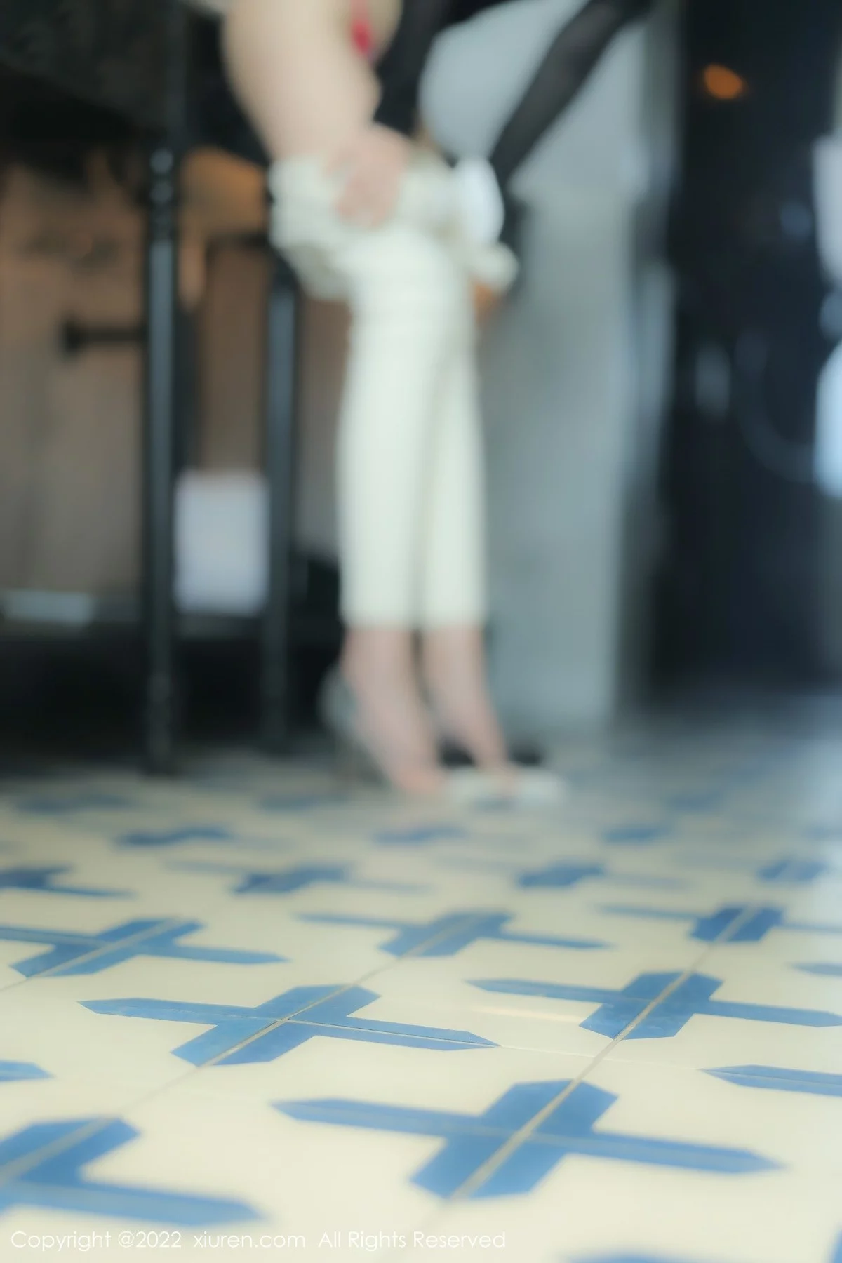 [[XiuRen秀人网]秀人网]No.5386_模特奶瓶大理旅拍黑色网纱上衣配白色长裤露粉色内衣诱惑写真98P