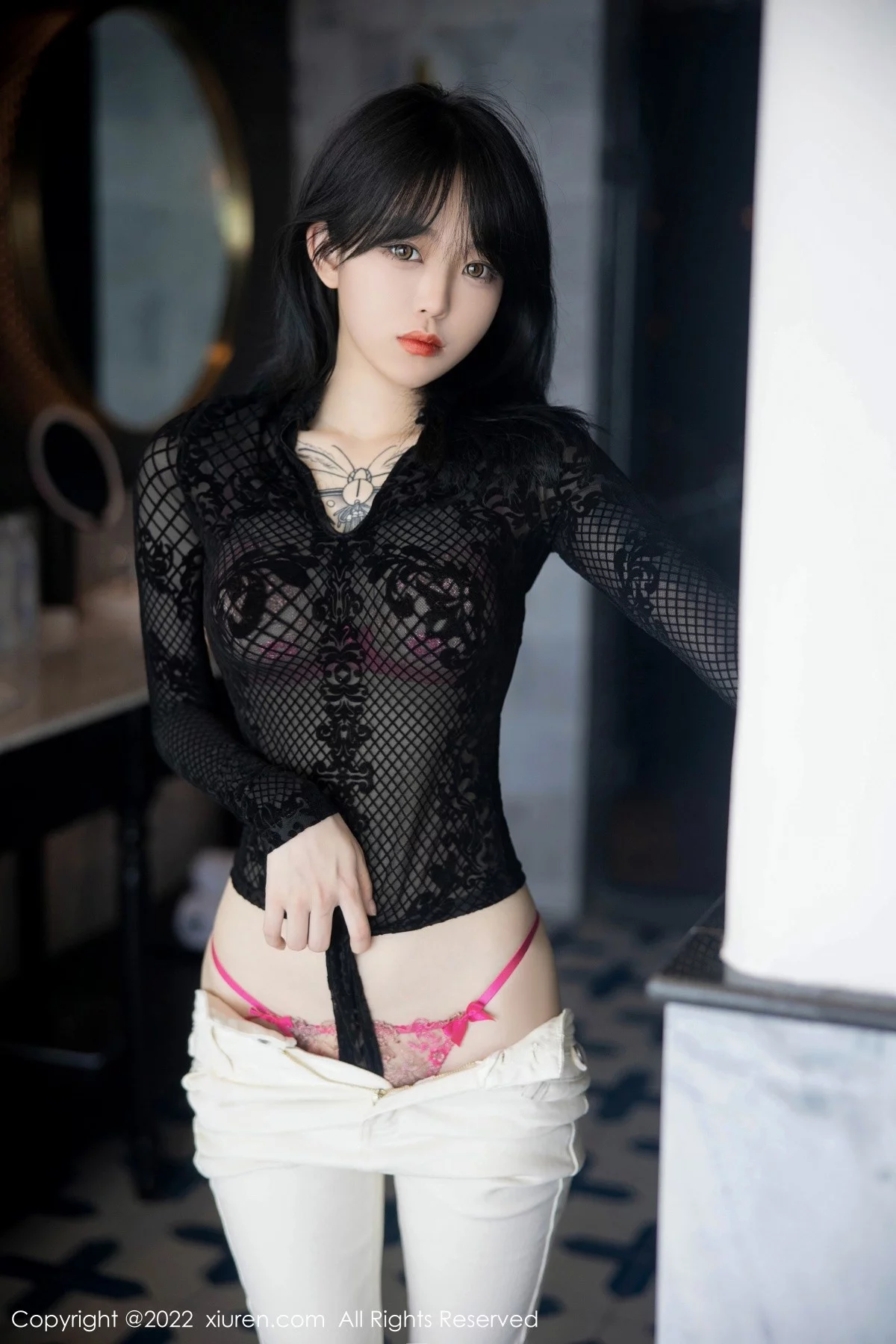 [[XiuRen秀人网]秀人网]No.5386_模特奶瓶大理旅拍黑色网纱上衣配白色长裤露粉色内衣诱惑写真98P
