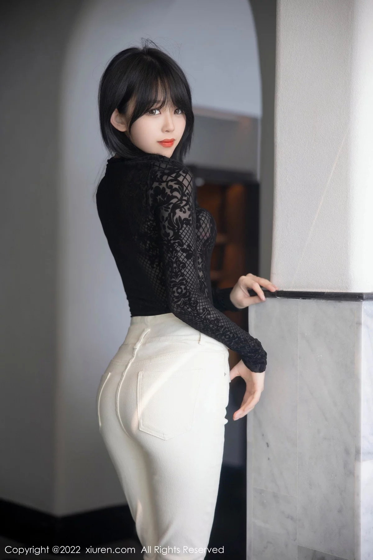 [[XiuRen秀人网]秀人网]No.5386_模特奶瓶大理旅拍黑色网纱上衣配白色长裤露粉色内衣诱惑写真98P