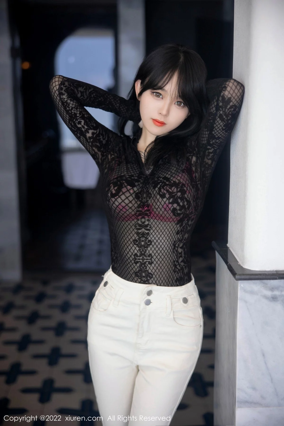 [[XiuRen秀人网]秀人网]No.5386_模特奶瓶大理旅拍黑色网纱上衣配白色长裤露粉色内衣诱惑写真98P