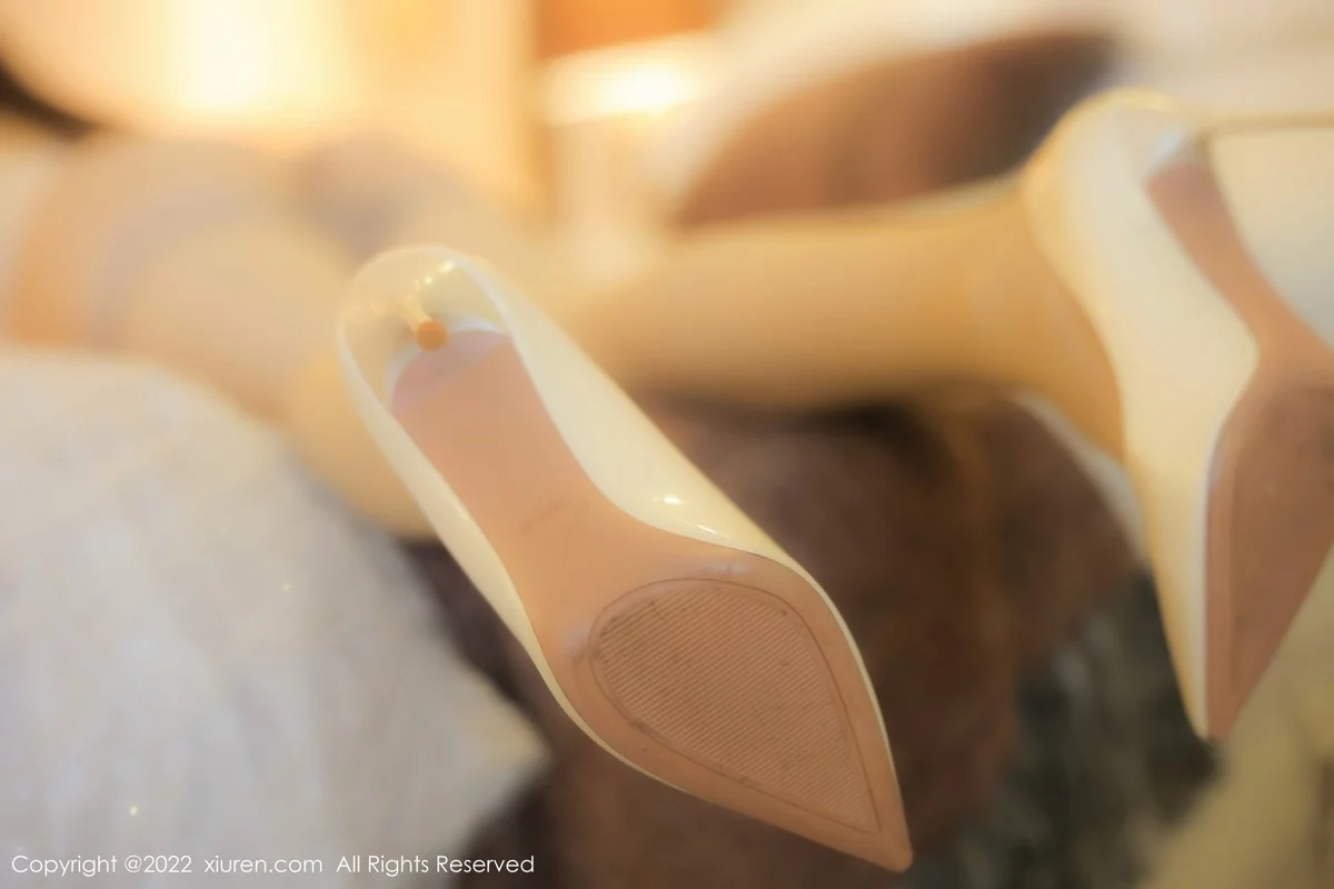 [[XiuRen秀人网]秀人网]No.5393_女神朱可儿Flora大理旅拍浅色内衣配超薄肉丝秀豪乳翘臀诱惑写真97P