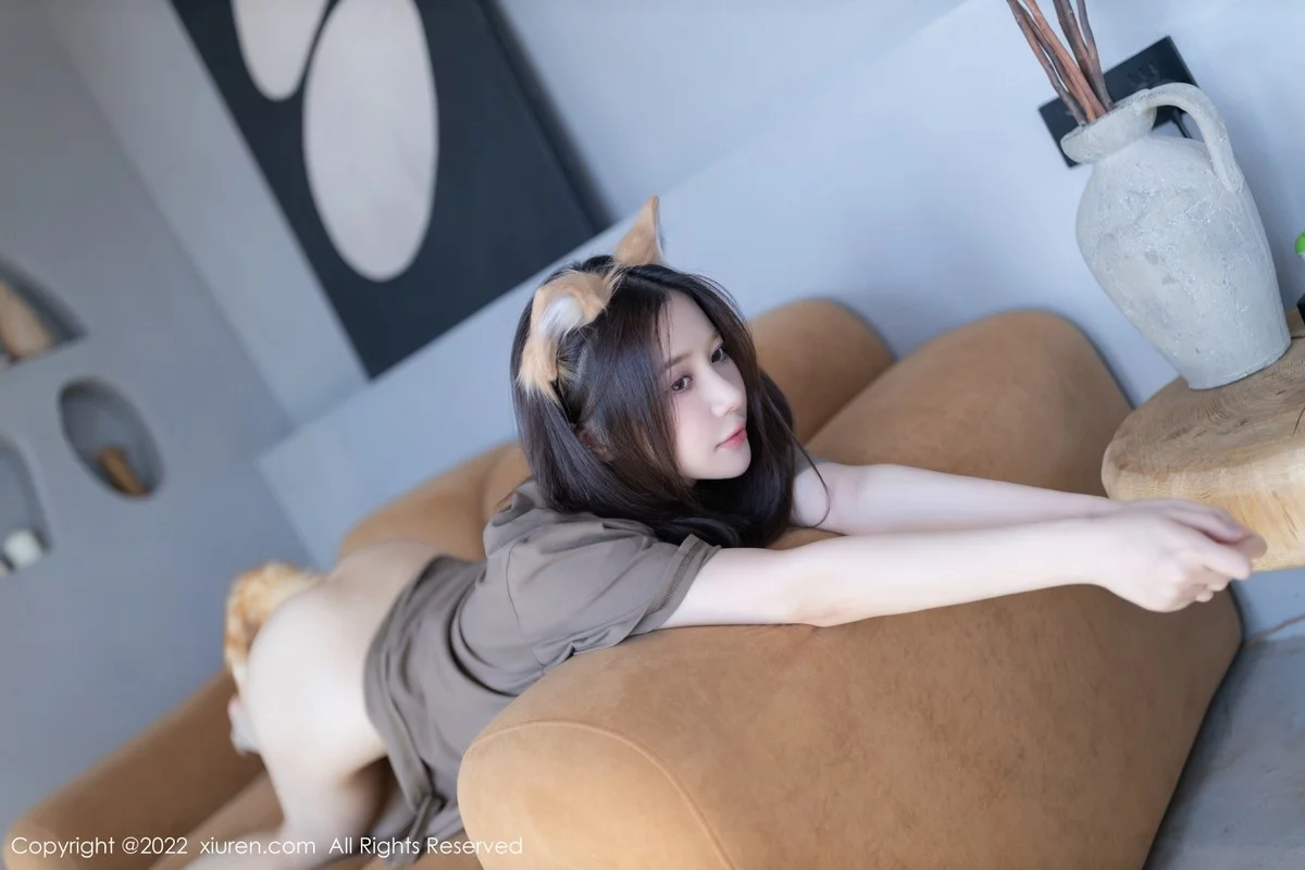 [[XiuRen秀人网]秀人网]No.5395_模特鱼子酱Fish猫咪装扮主题宽松上衣秀婀娜动人身段诱惑写真75P