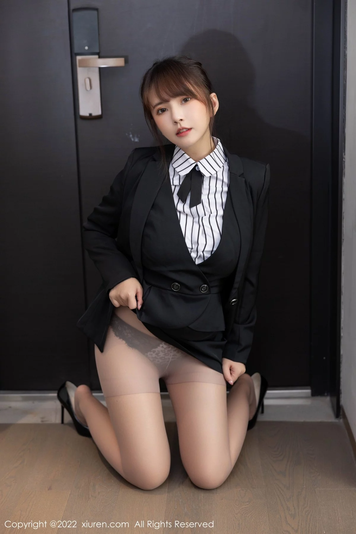 [[XiuRen秀人网]秀人网]No.5313_模特张思允Nice制服诱惑主题半脱露蕾丝内衣配超薄肉丝诱惑写真57P