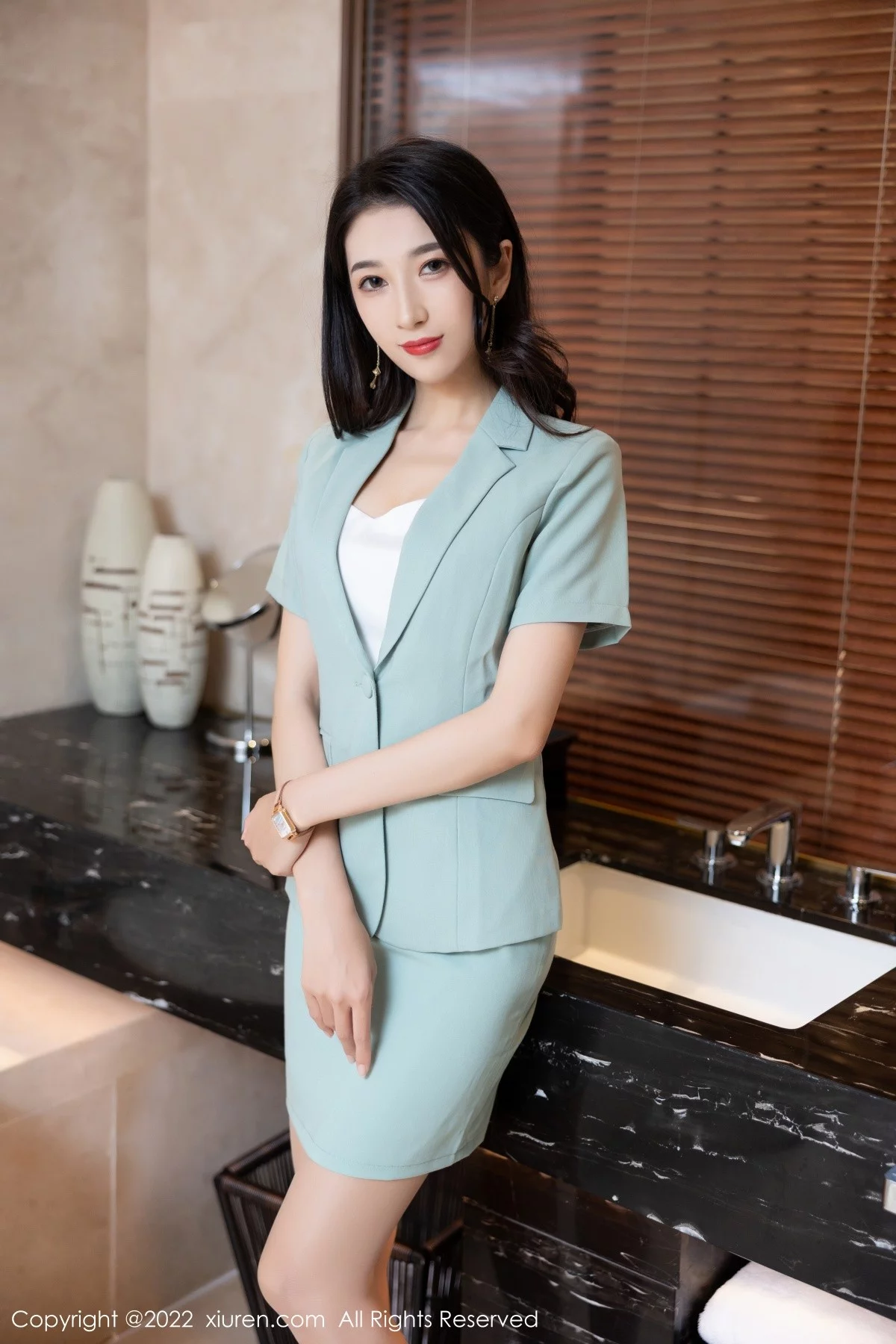 [[XiuRen秀人网]秀人网]No.5403_模特林乐一私房脱性感蓝灰色套装露黑色内衣原色丝袜诱惑写真66P