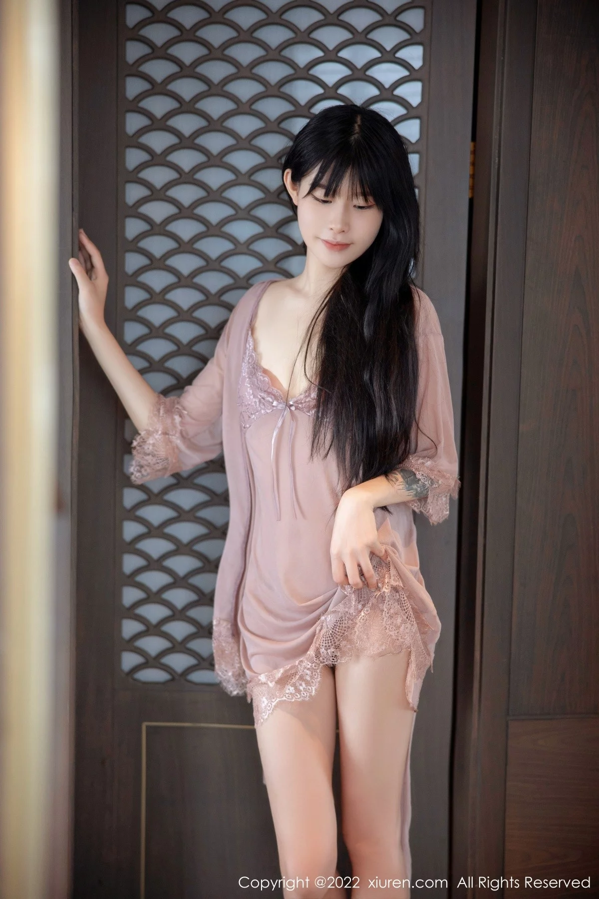 [[XiuRen秀人网]秀人网]No.5408_模特77qiqi私房淡紫睡衣透视秀完美身材性感美腿撩人诱惑写真69P