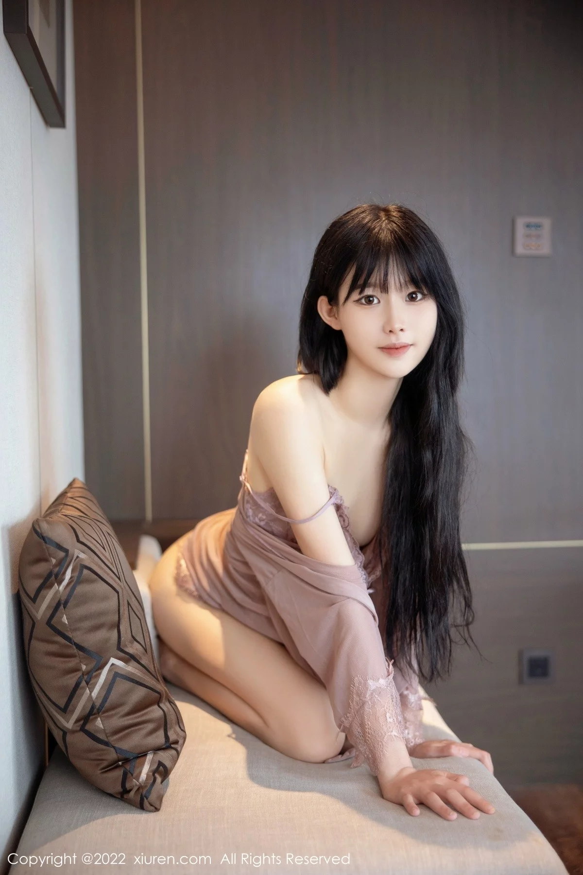 [[XiuRen秀人网]秀人网]No.5408_模特77qiqi私房淡紫睡衣透视秀完美身材性感美腿撩人诱惑写真69P