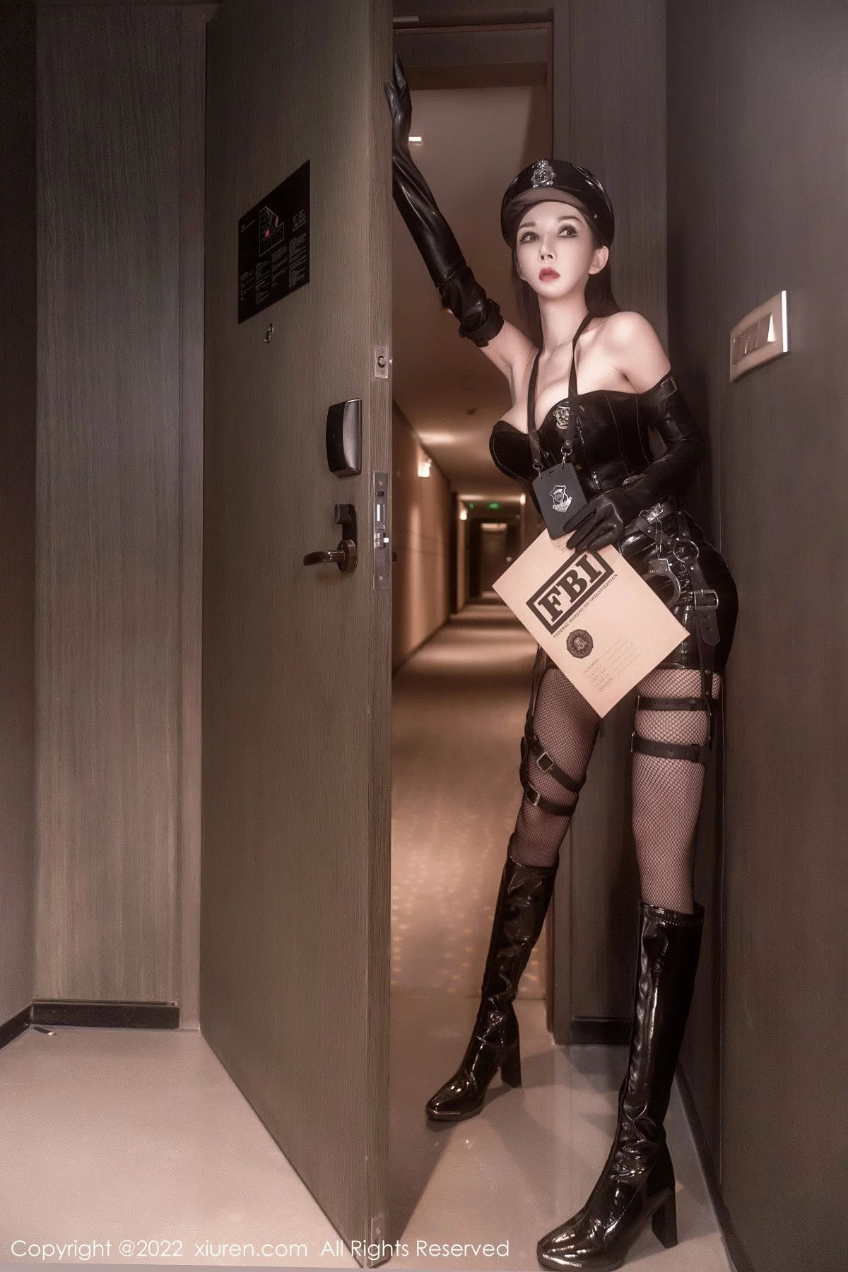 [[XiuRen秀人网]秀人网]No.5405_模特陈怡曼美女搜查官脱性感黑色皮质服饰露豪乳撩人诱惑写真64P