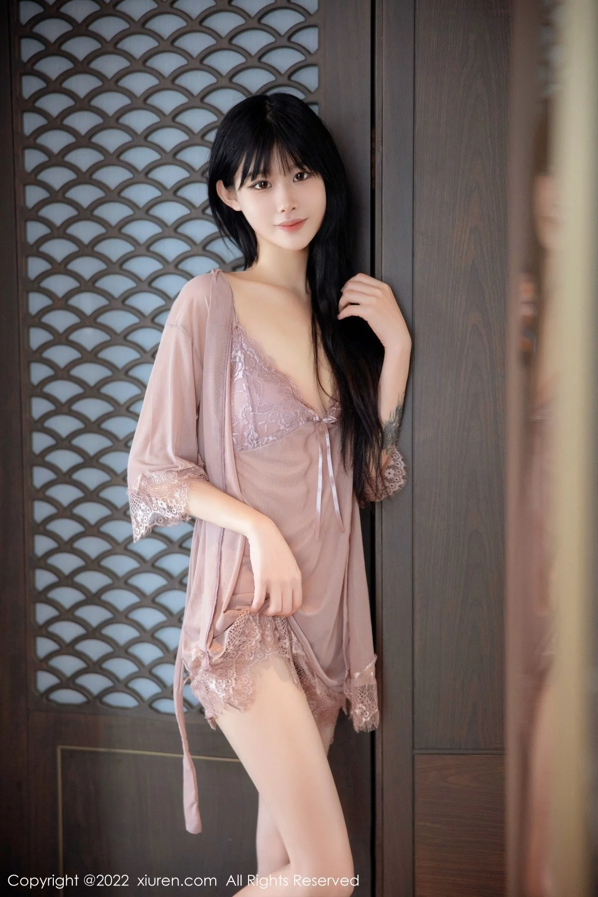 [[XiuRen秀人网]秀人网]No.5408_模特77qiqi私房淡紫睡衣透视秀完美身材性感美腿撩人诱惑写真69P