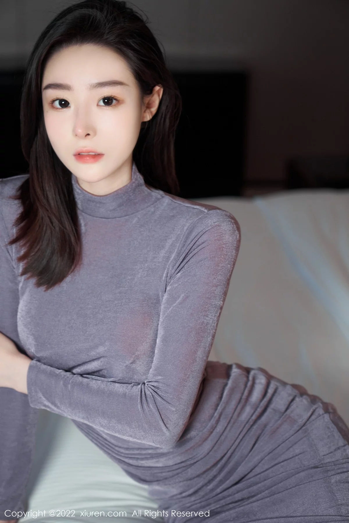 [[XiuRen秀人网]秀人网]No.5409_模特是小逗逗私房性感紫灰色收身连衣短裙配原色丝袜诱惑写真90P