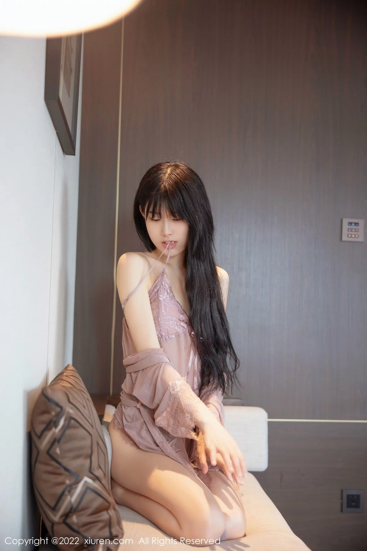 [[XiuRen秀人网]秀人网]No.5408_模特77qiqi私房淡紫睡衣透视秀完美身材性感美腿撩人诱惑写真69P