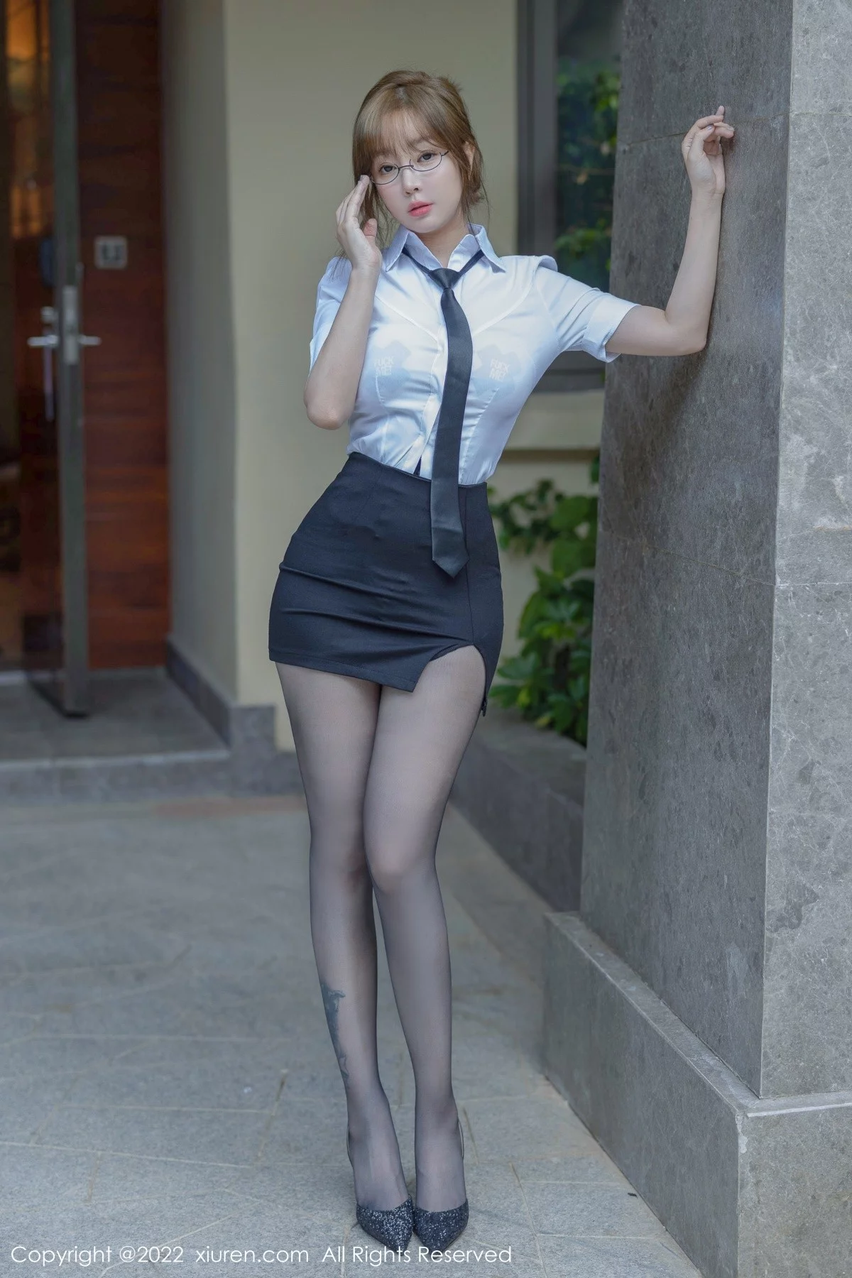 [[XiuRen秀人网]秀人网]No.5417_女神王雨纯海南旅拍性感白T配黑短裙露黑色情趣内衣诱惑写真73P