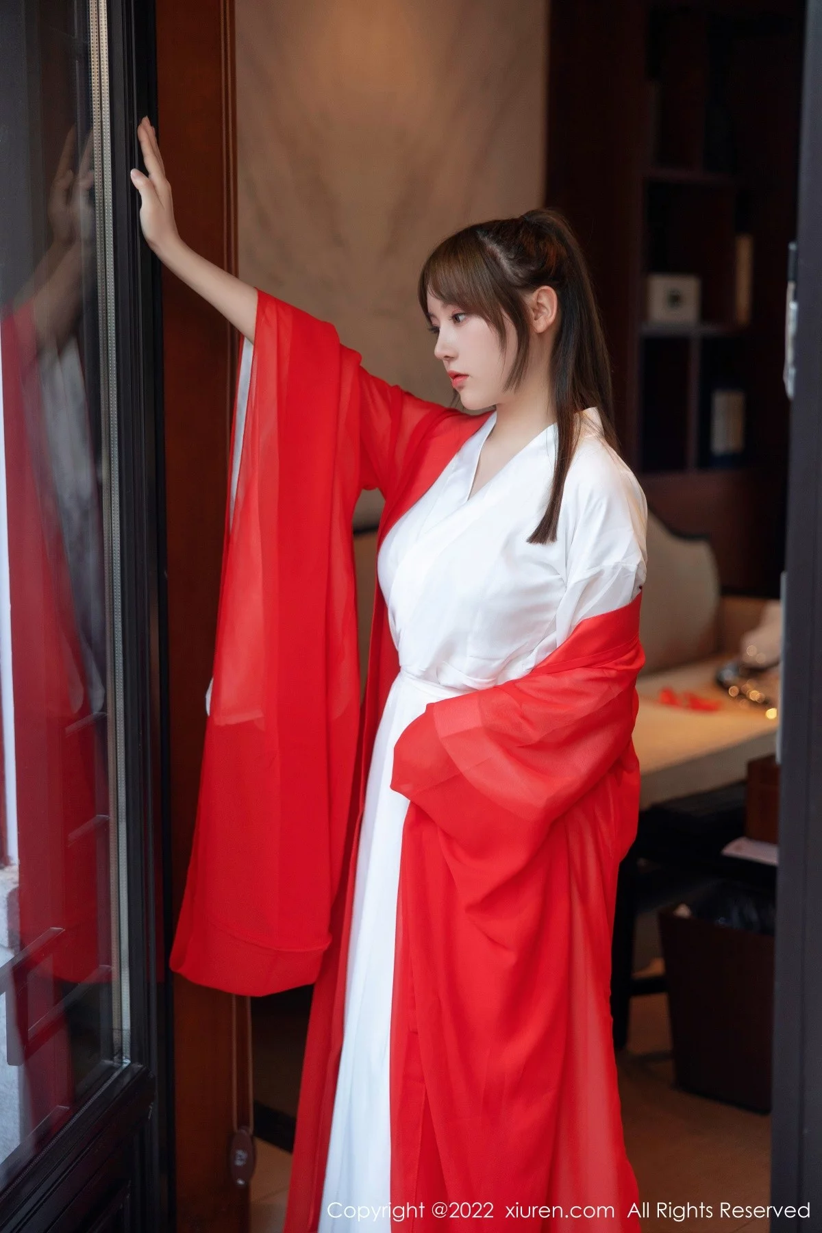 [[XiuRen秀人网]秀人网]No.5414_模特豆瓣酱性感红色唐韵古装服饰半脱露傲人豪乳惹火诱惑写真80P