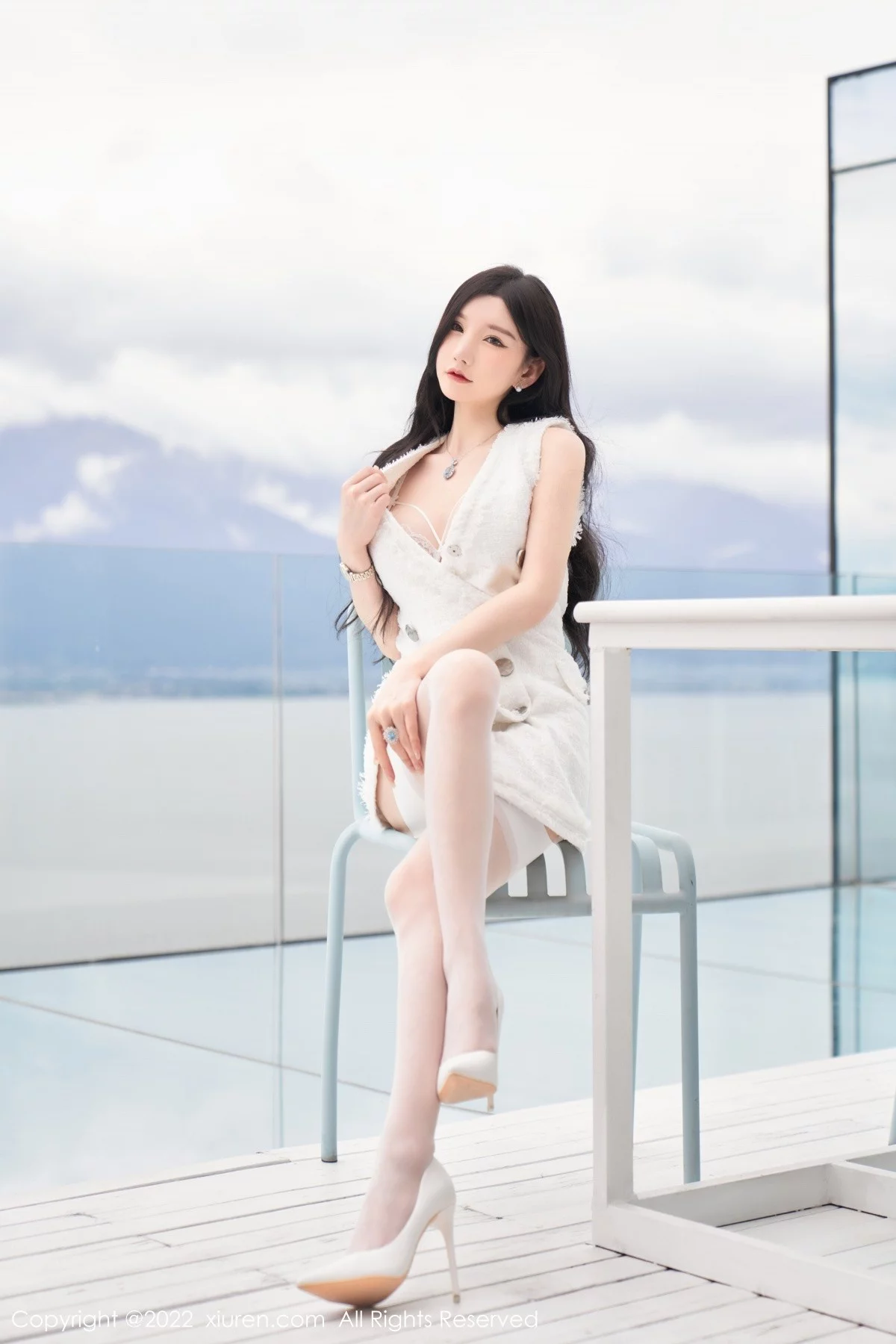 [[XiuRen秀人网]秀人网]No.5418_女神周于希Sally心愿旅拍脱白色外衣露白色蕾丝内衣诱惑写真73P