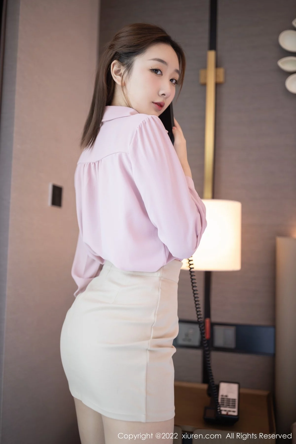 [[XiuRen秀人网]秀人网]No.5413_模特江真真淡紫色上衣配短裙半脱露紫色蕾丝内衣完美诱惑写真70P