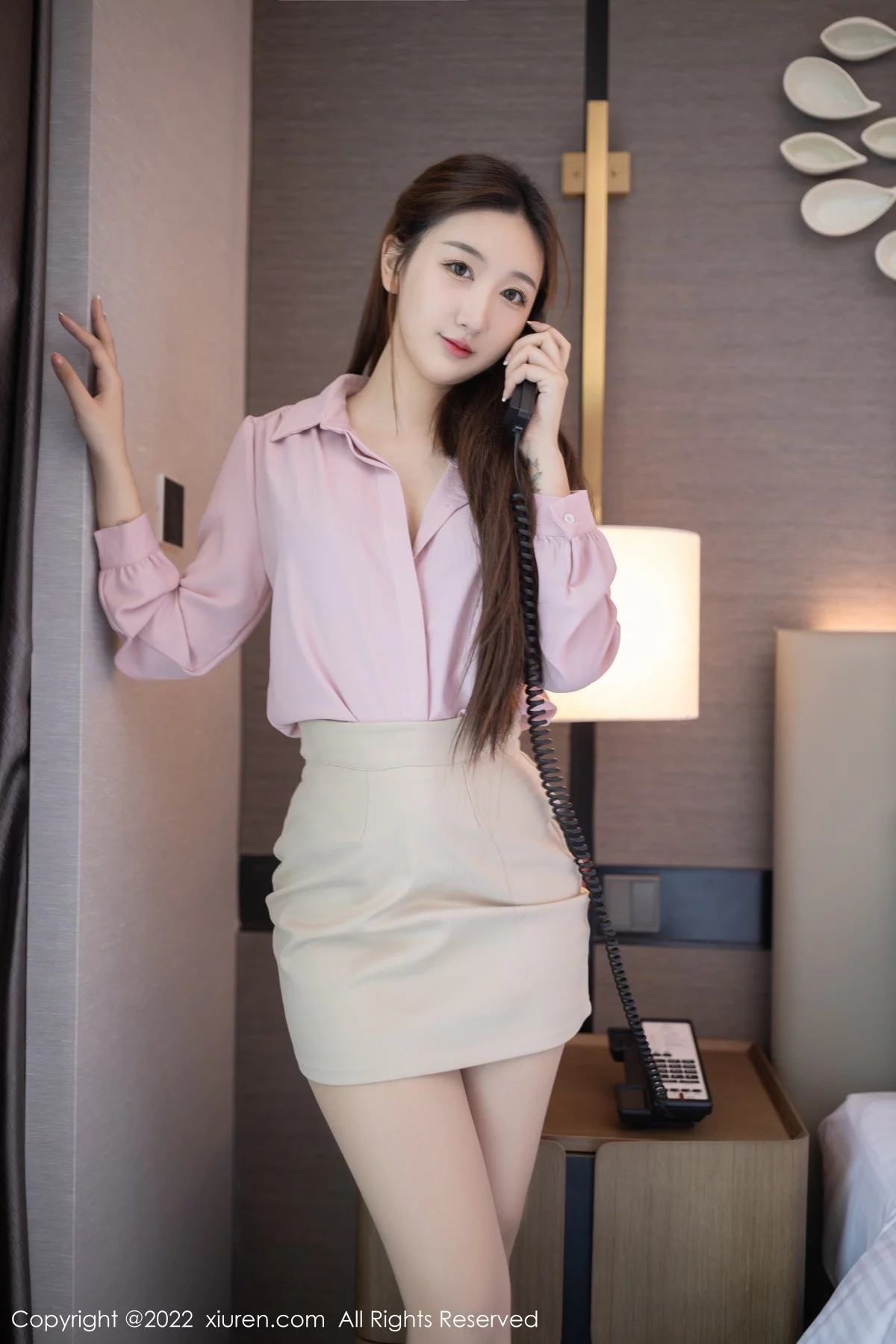 [[XiuRen秀人网]秀人网]No.5413_模特江真真淡紫色上衣配短裙半脱露紫色蕾丝内衣完美诱惑写真70P