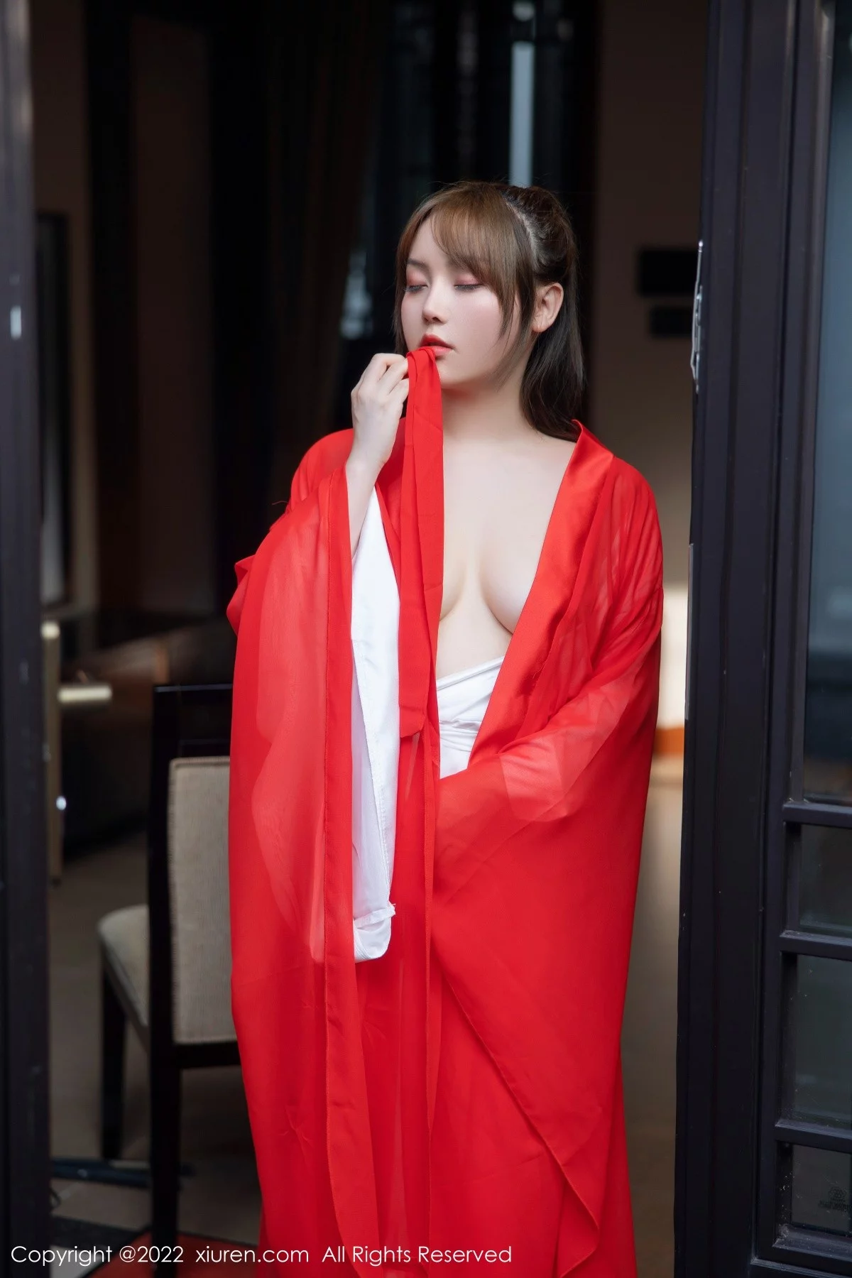 [[XiuRen秀人网]秀人网]No.5414_模特豆瓣酱性感红色唐韵古装服饰半脱露傲人豪乳惹火诱惑写真80P