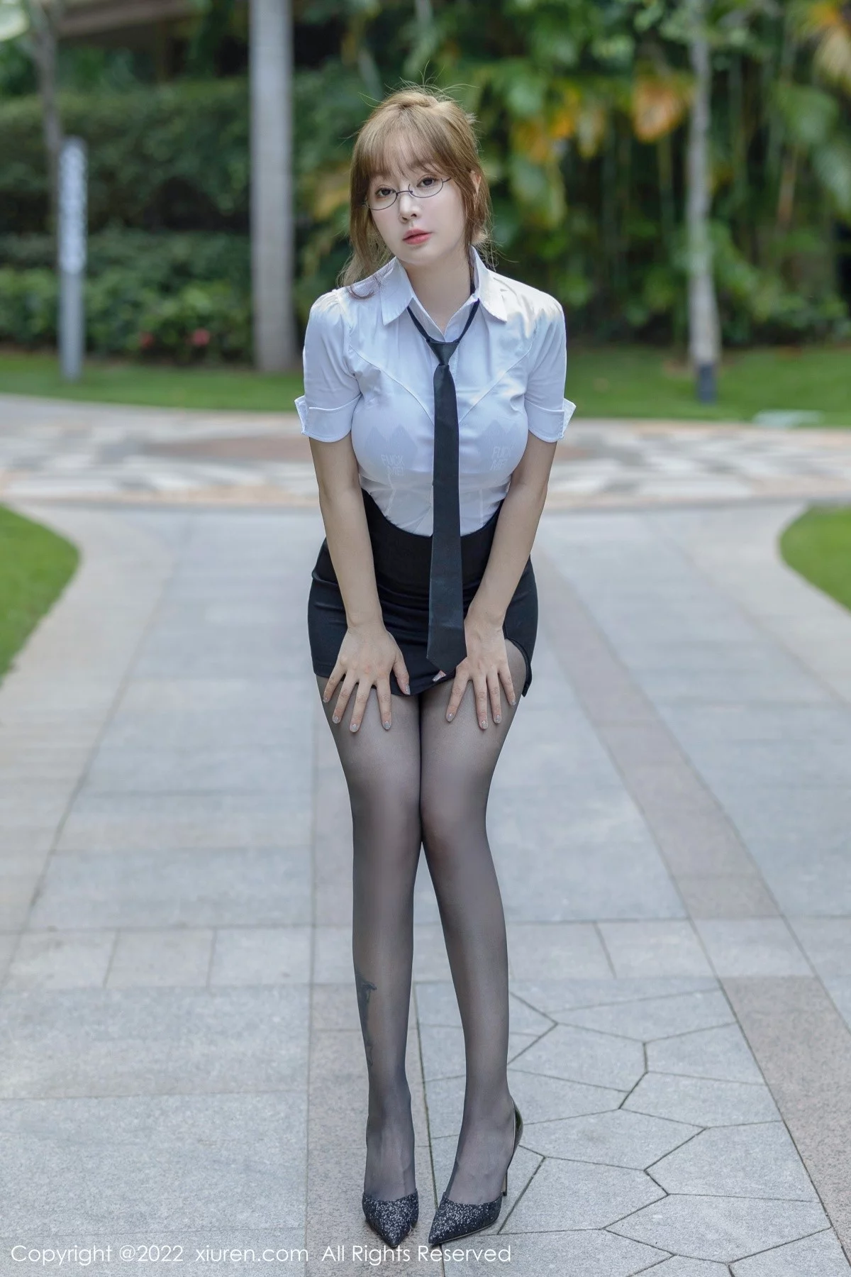 [[XiuRen秀人网]秀人网]No.5417_女神王雨纯海南旅拍性感白T配黑短裙露黑色情趣内衣诱惑写真73P