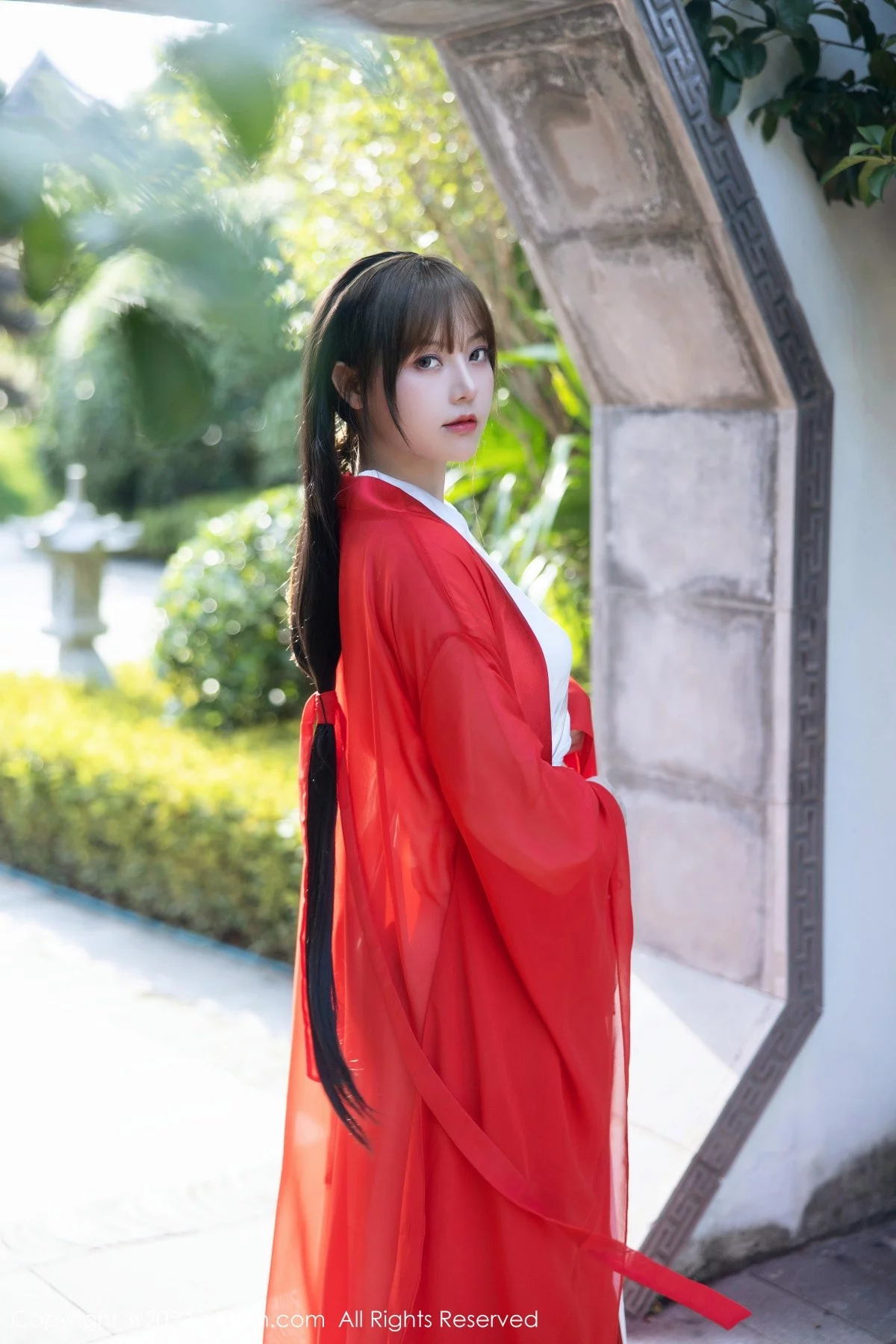 [[XiuRen秀人网]秀人网]No.5414_模特豆瓣酱性感红色唐韵古装服饰半脱露傲人豪乳惹火诱惑写真80P