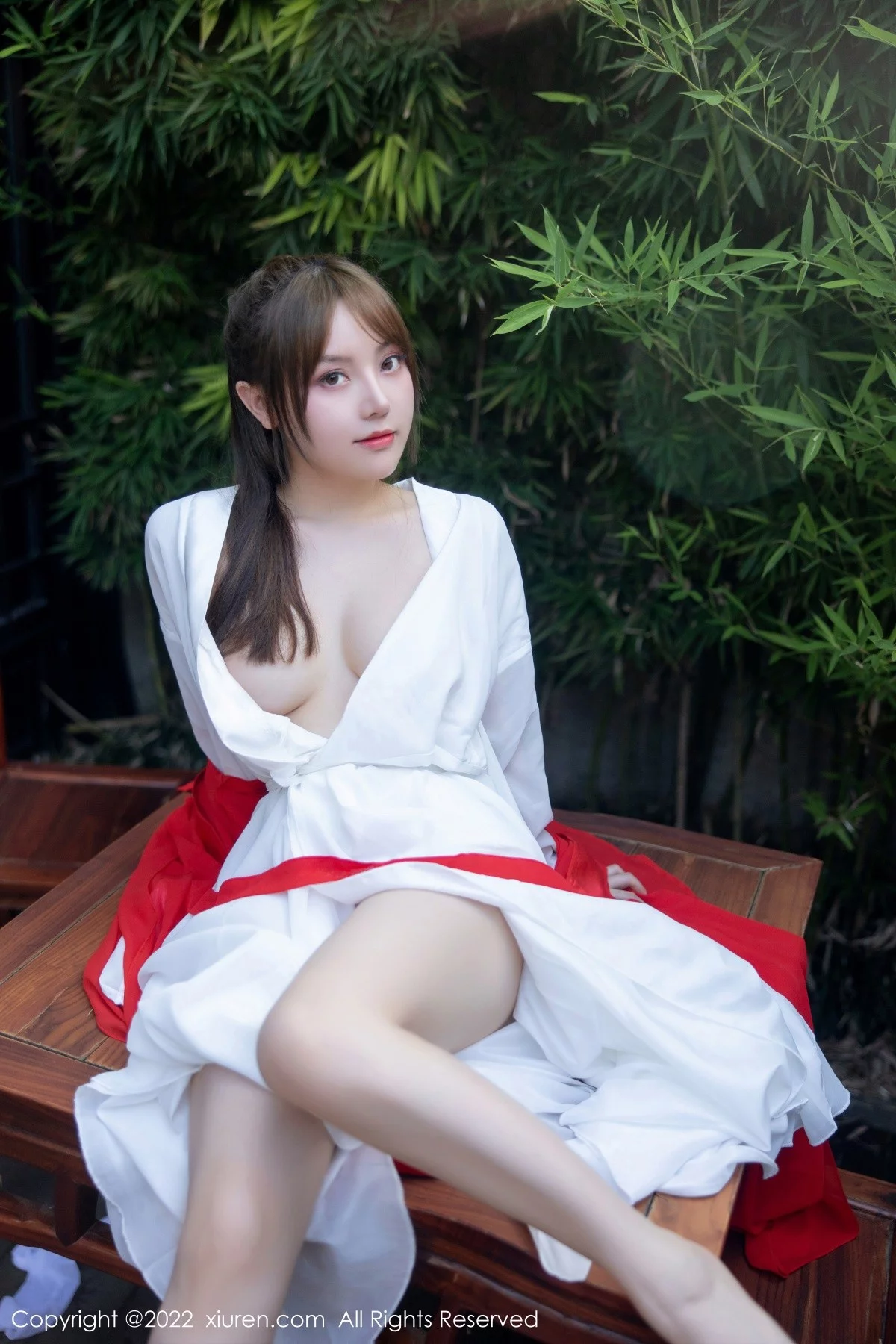 [[XiuRen秀人网]秀人网]No.5414_模特豆瓣酱性感红色唐韵古装服饰半脱露傲人豪乳惹火诱惑写真80P