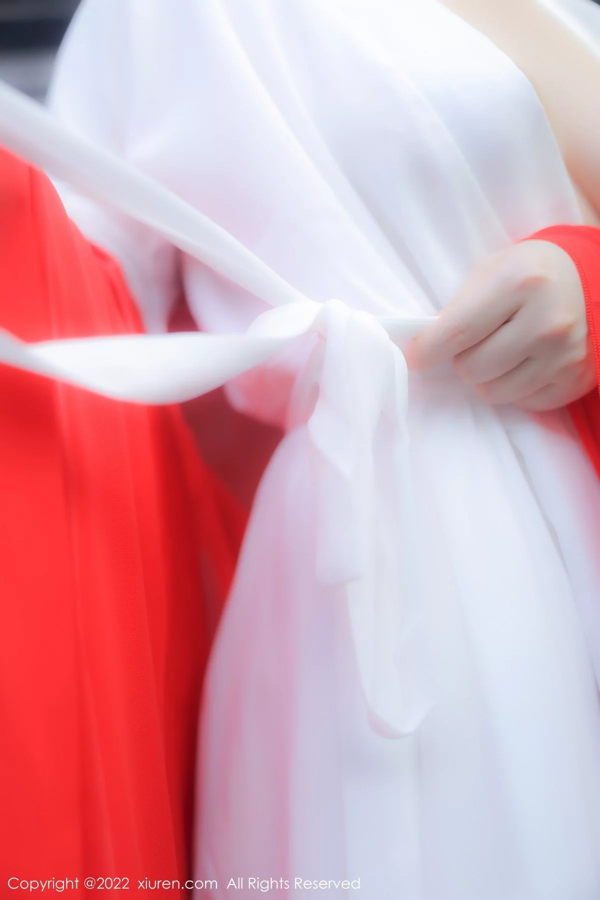 [[XiuRen秀人网]秀人网]No.5414_模特豆瓣酱性感红色唐韵古装服饰半脱露傲人豪乳惹火诱惑写真80P