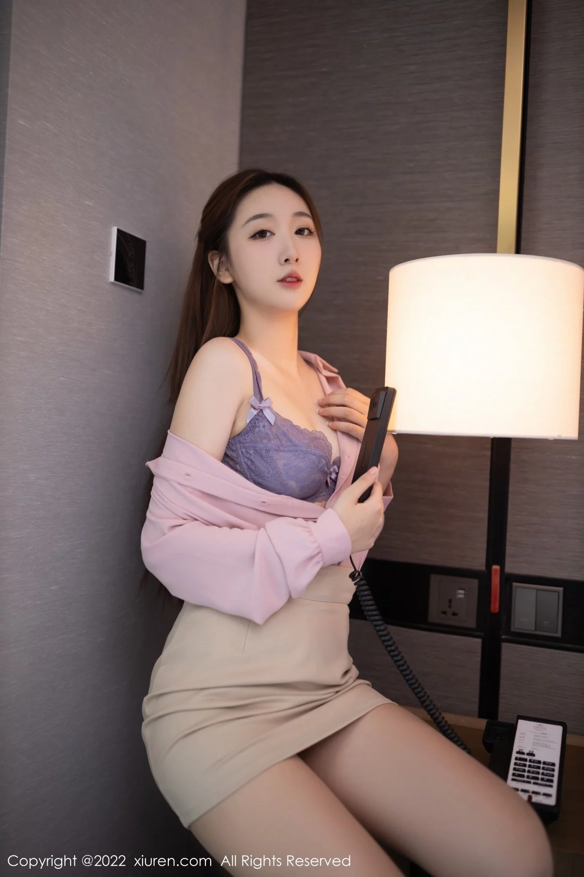 [[XiuRen秀人网]秀人网]No.5413_模特江真真淡紫色上衣配短裙半脱露紫色蕾丝内衣完美诱惑写真70P