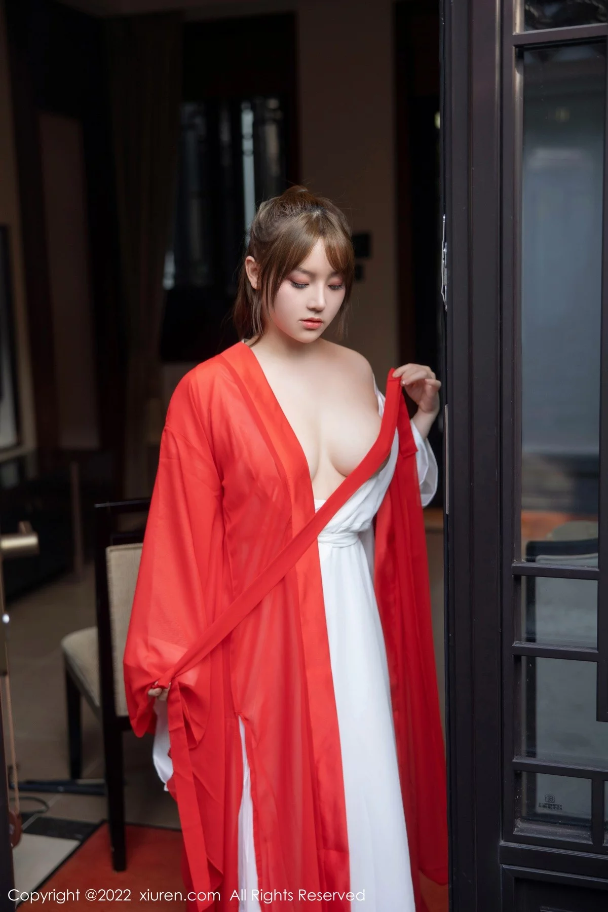 [[XiuRen秀人网]秀人网]No.5414_模特豆瓣酱性感红色唐韵古装服饰半脱露傲人豪乳惹火诱惑写真80P