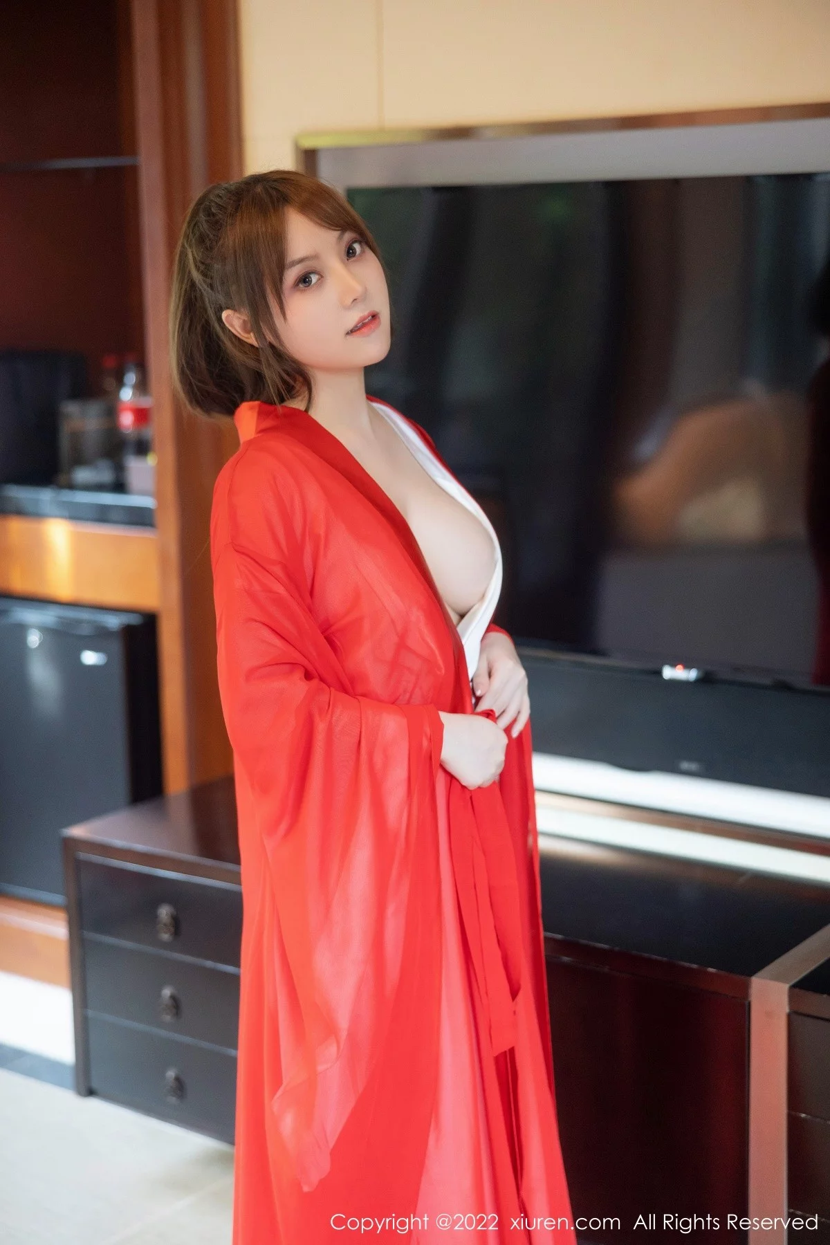 [[XiuRen秀人网]秀人网]No.5414_模特豆瓣酱性感红色唐韵古装服饰半脱露傲人豪乳惹火诱惑写真80P